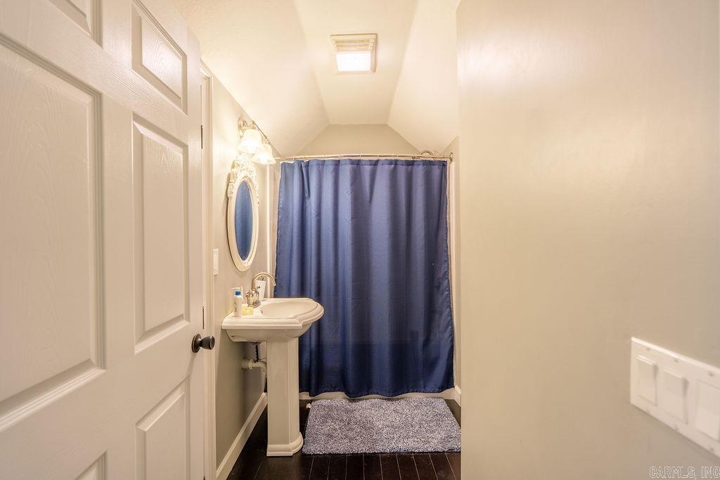 SKYPOINT ESTATES - LAKE - Residential