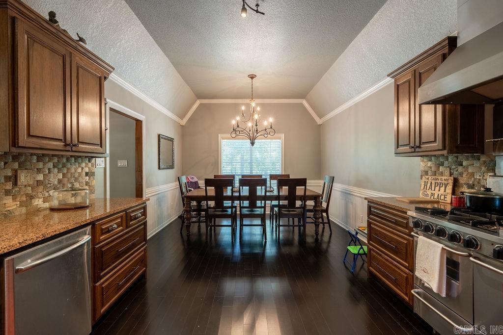 SKYPOINT ESTATES - LAKE - Residential