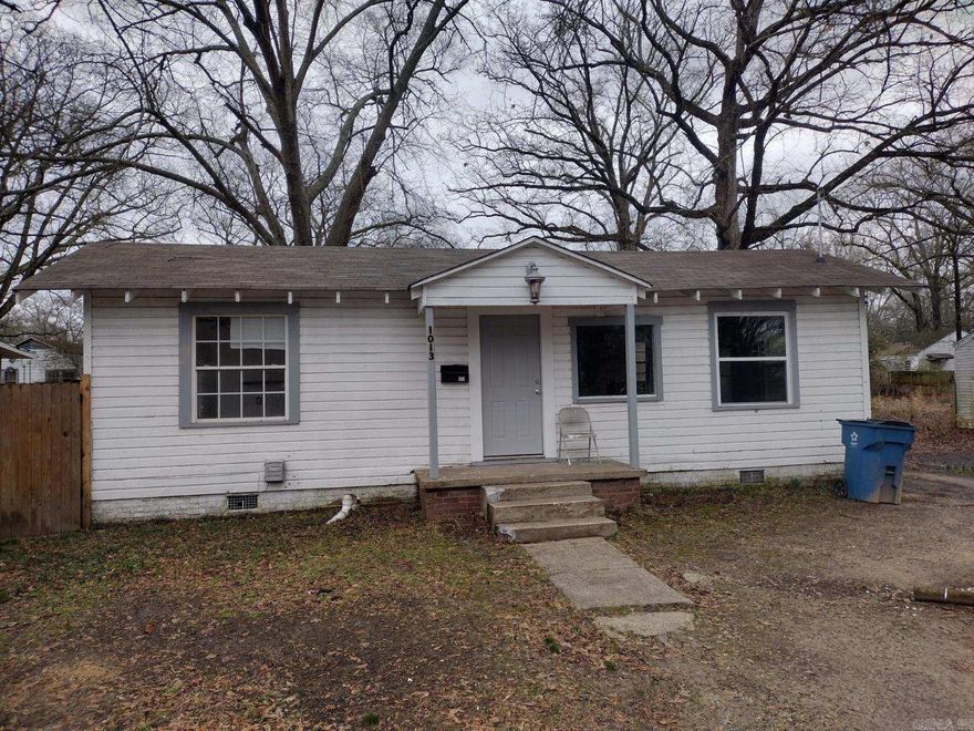 Affordable home that would be great for budget friendly living or an addition to your investment portfolio.  Some updates have recently been made.  Roof less than 2 years old.  Termite policy in place.  Don't miss out on this deal!