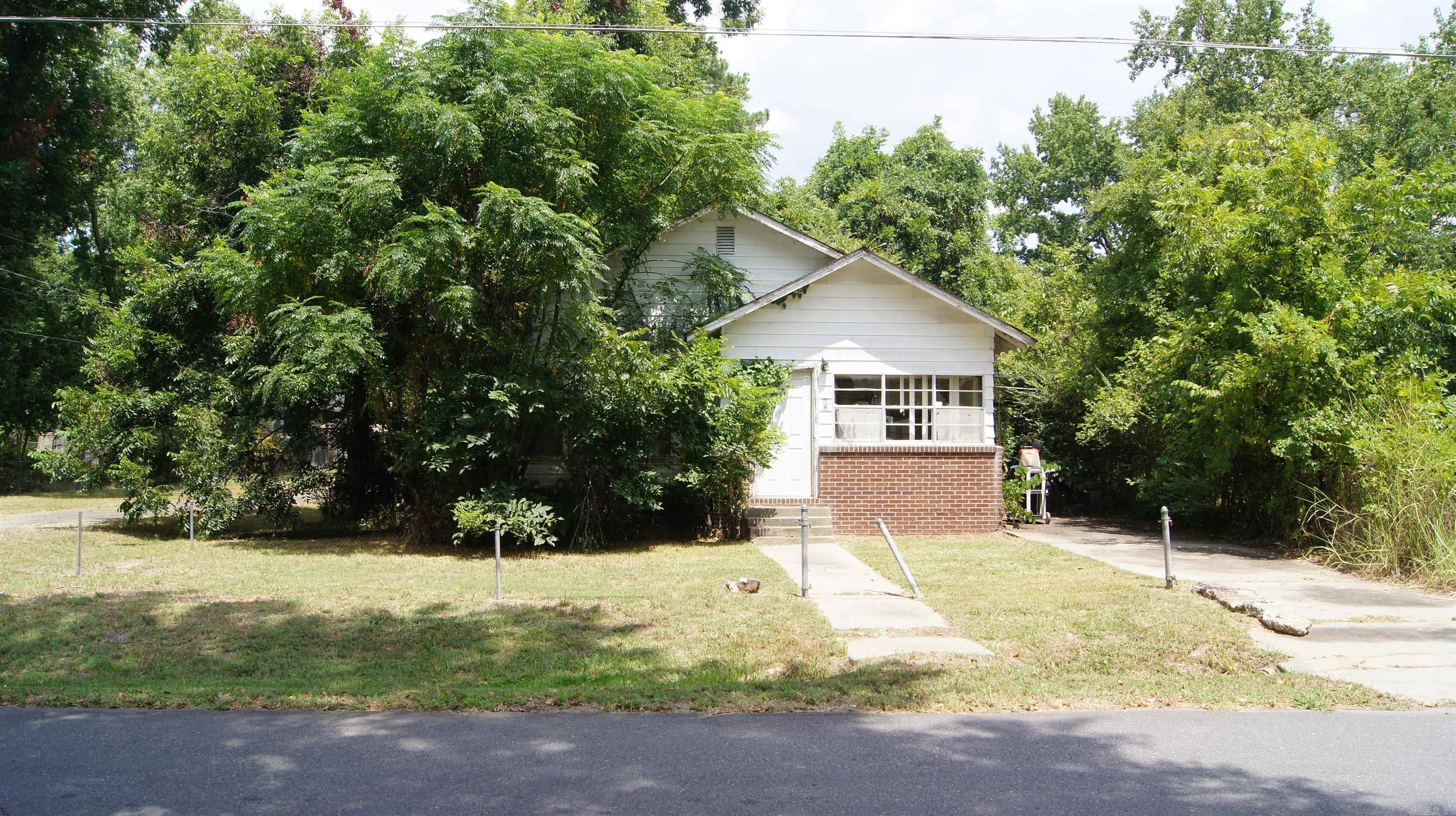 Two homes, one incredible investment opportunity! This property includes two separate residences on adjoining lots, each with its own address and access ā a rare find in Pine Bluff. Main Home ā 601 East 21st Avenue 2 Bedrooms, 2 Bathroom Spacious Den Covered Carport Workshop for storage or projects In need of full cleaning and updates, offering great potential for renovation Second Home ā 2009 Louisiana Street (located in the Rear) 2 Bedrooms, 2 Bathrooms Its own address and private entry Ideal as a rental, guest house, or extended family living space Location Highlights: Close to Pine Bluff High School and just minutes from the University of Arkansas at Pine Bluff (UAPB) Convenient access to shopping, dining, and local amenities Buy separately or as a joint package