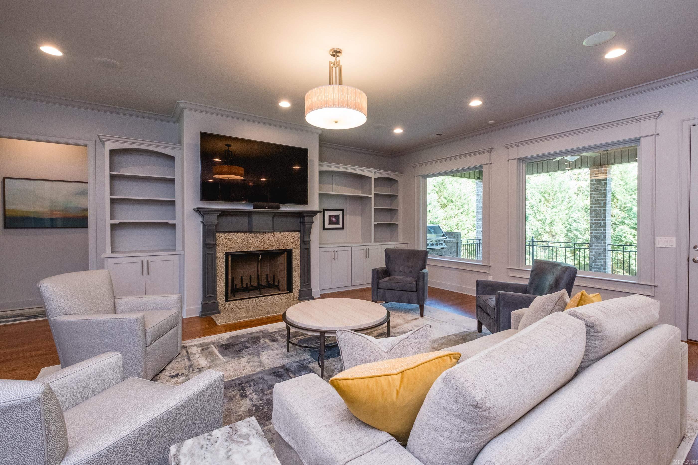 CHENAL VALLEY "MIRAMAR PLACE" - Residential