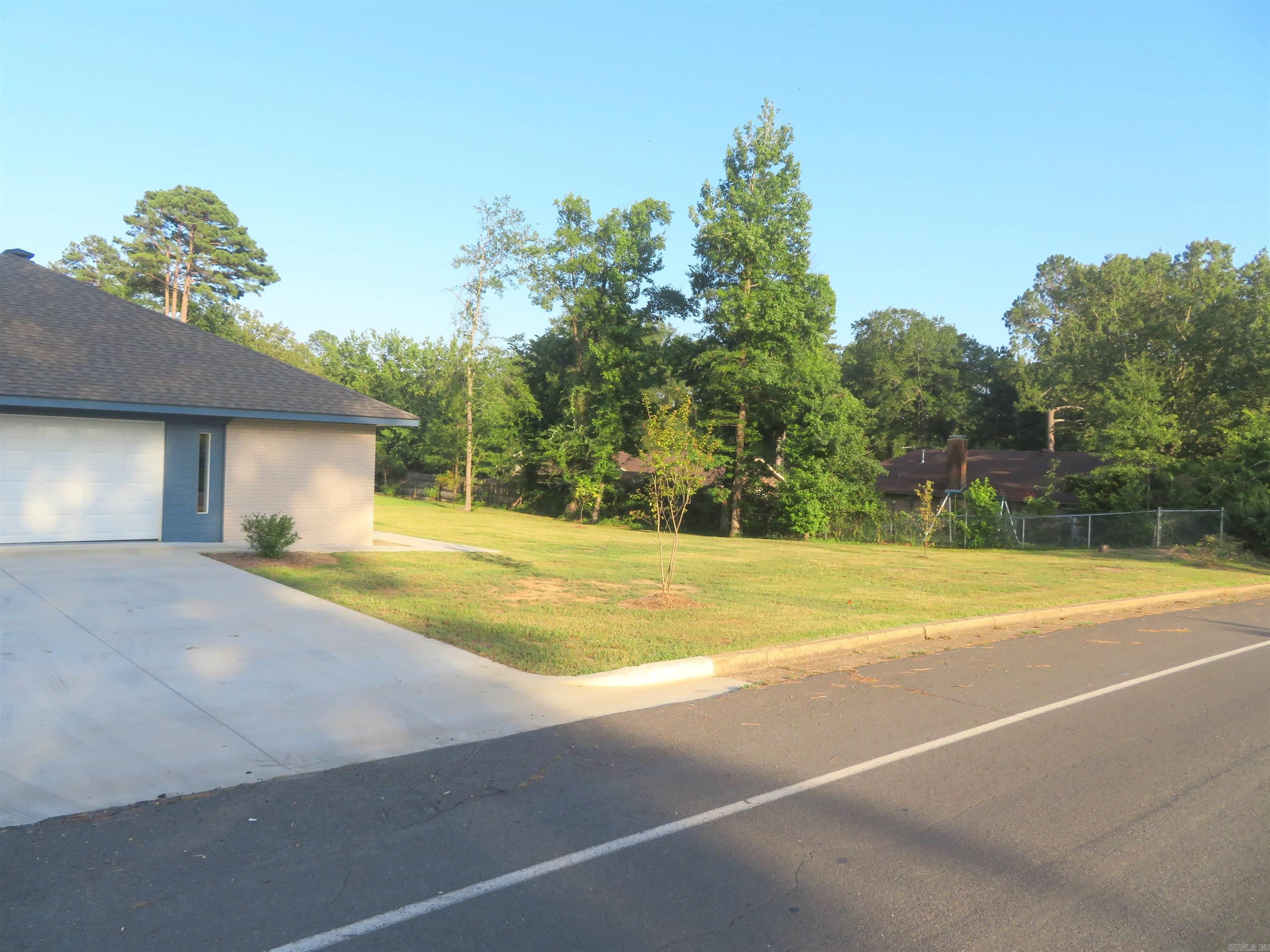 LEEWOOD ADDN - Residential