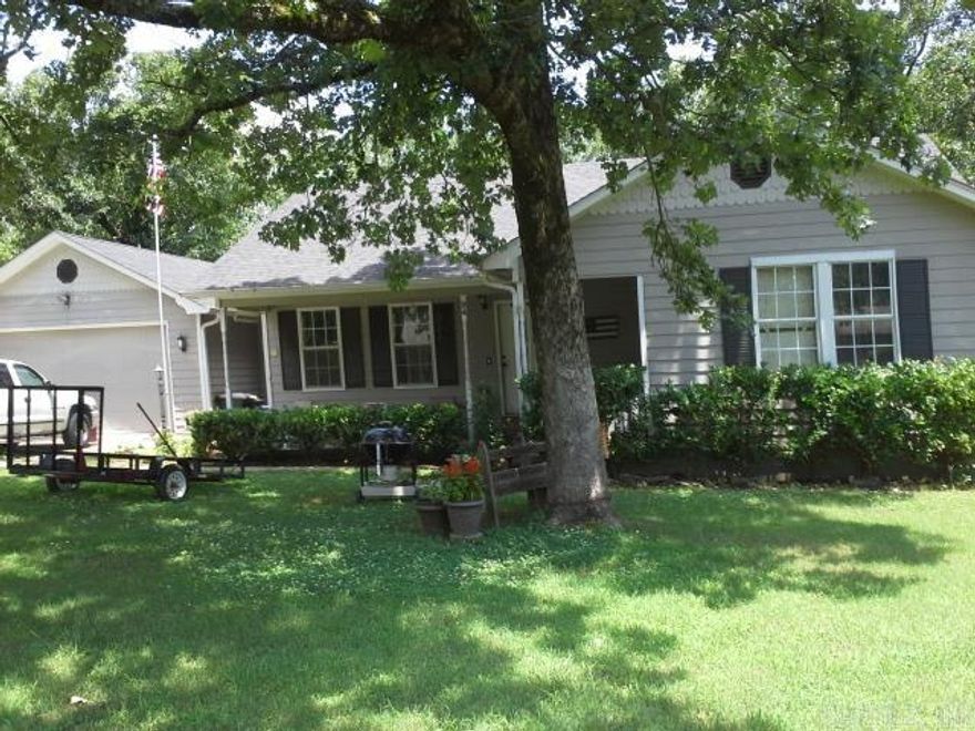 Cabot-SOLD AS IS, This 3 Bed rm, 2 Bath home offer Large Kitchen, Great room w/Fireplace, Kitchen -din-rm combo this home will make a good investment property it is close to LRAFB, Wal Mart & Freeway only need a little Love and Care.