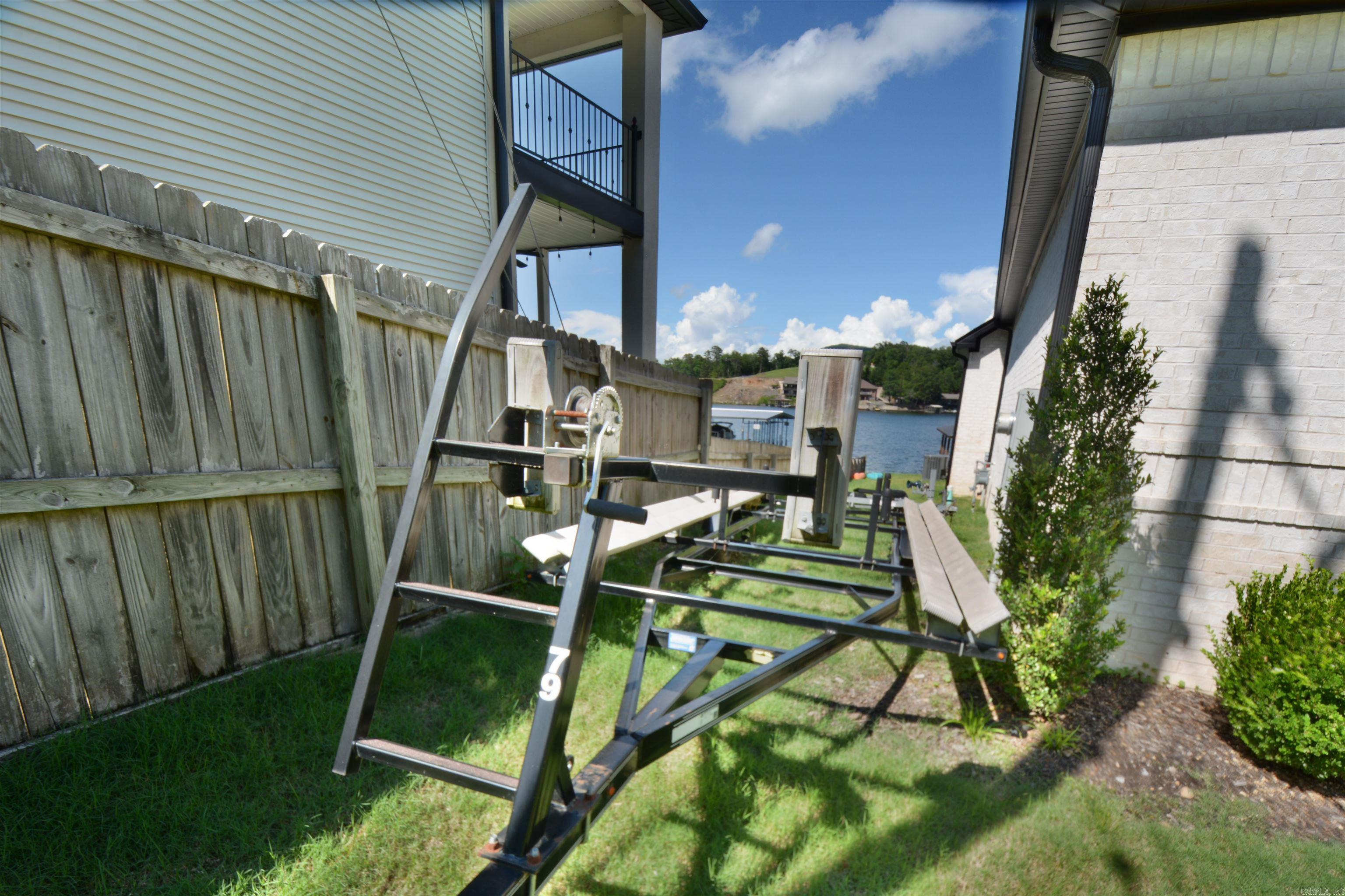 VANCE LAKE - Residential