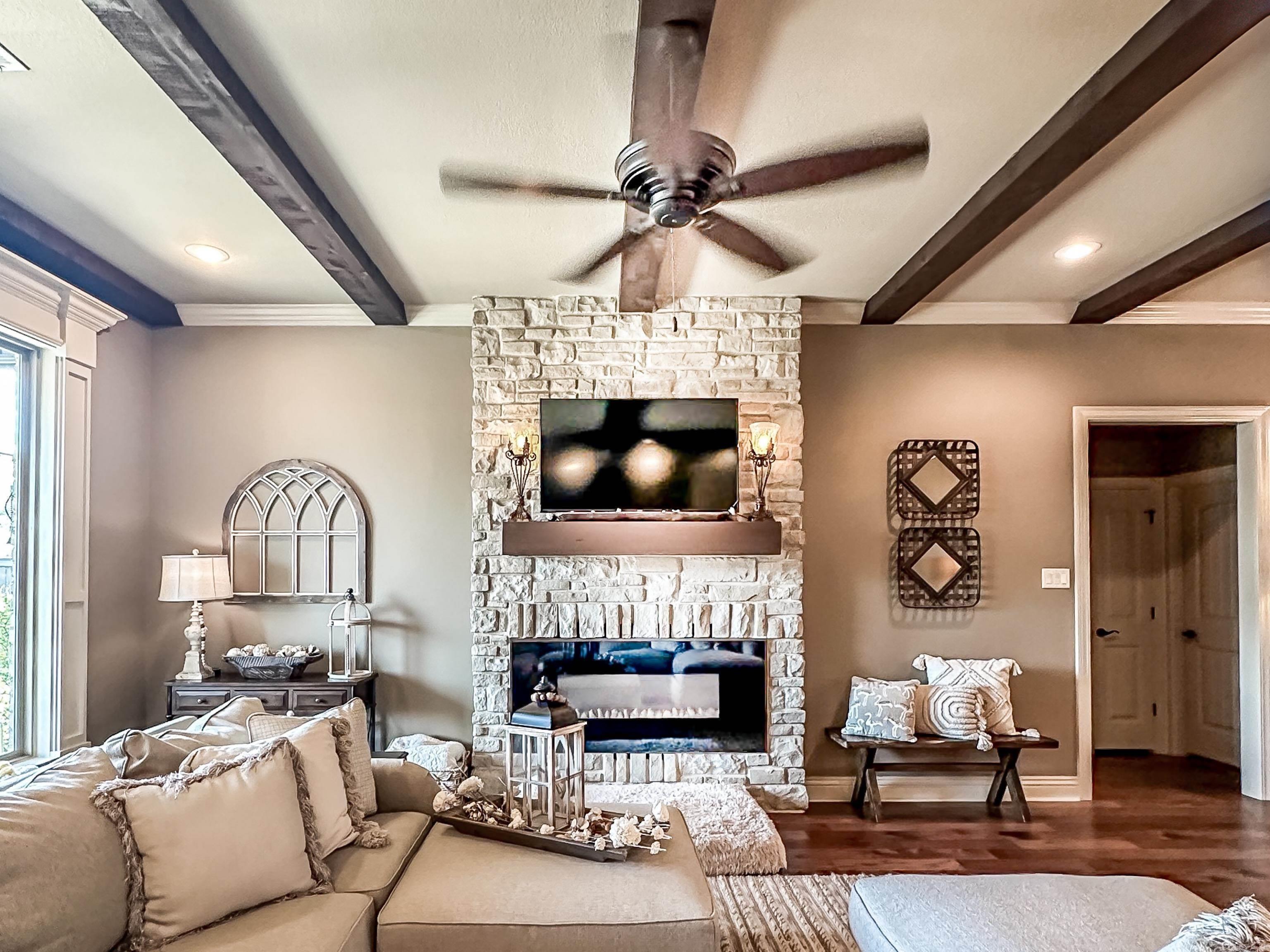 COUNTRY CLUB OF ARK THE - Residential