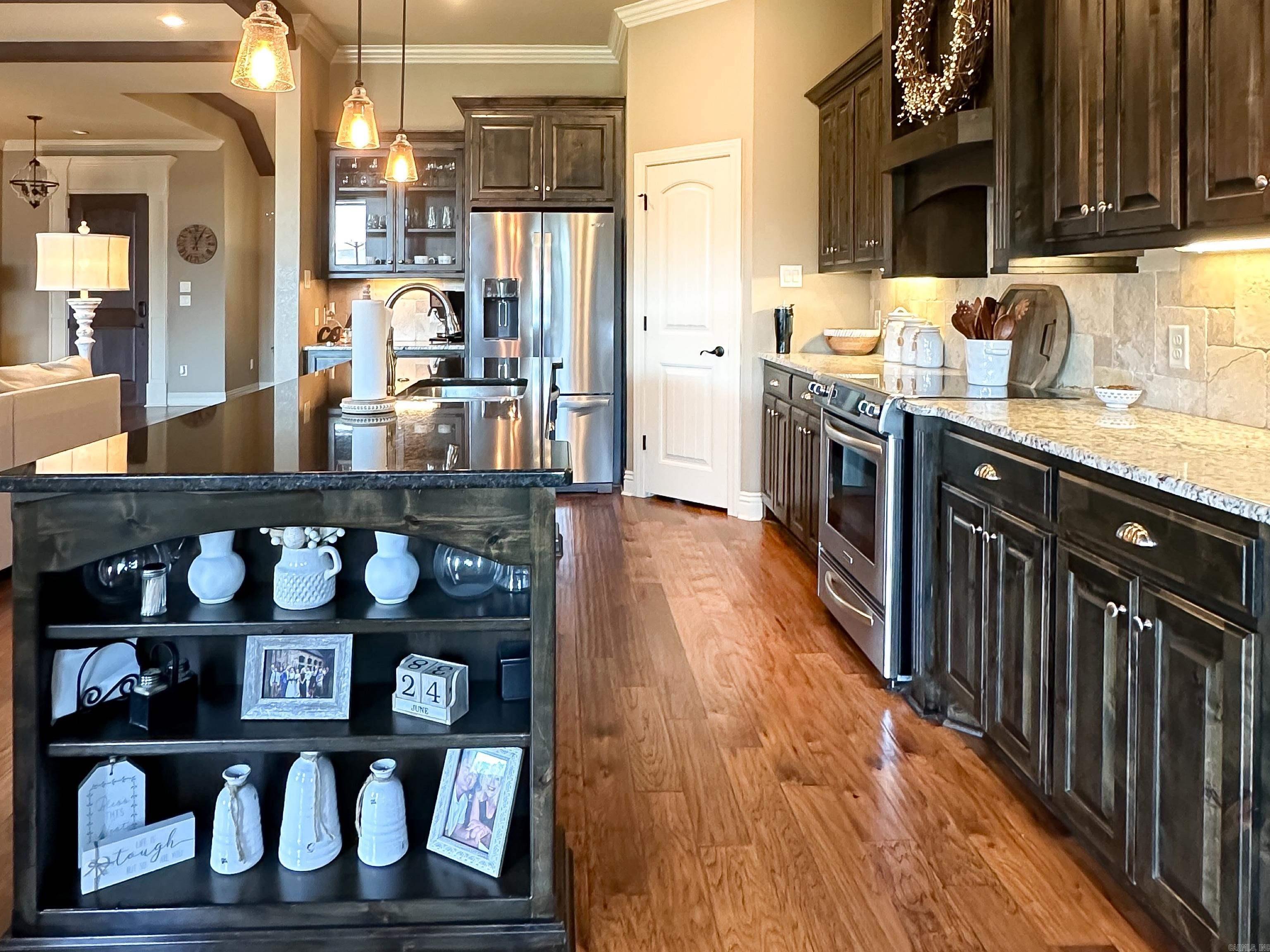 COUNTRY CLUB OF ARK THE - Residential