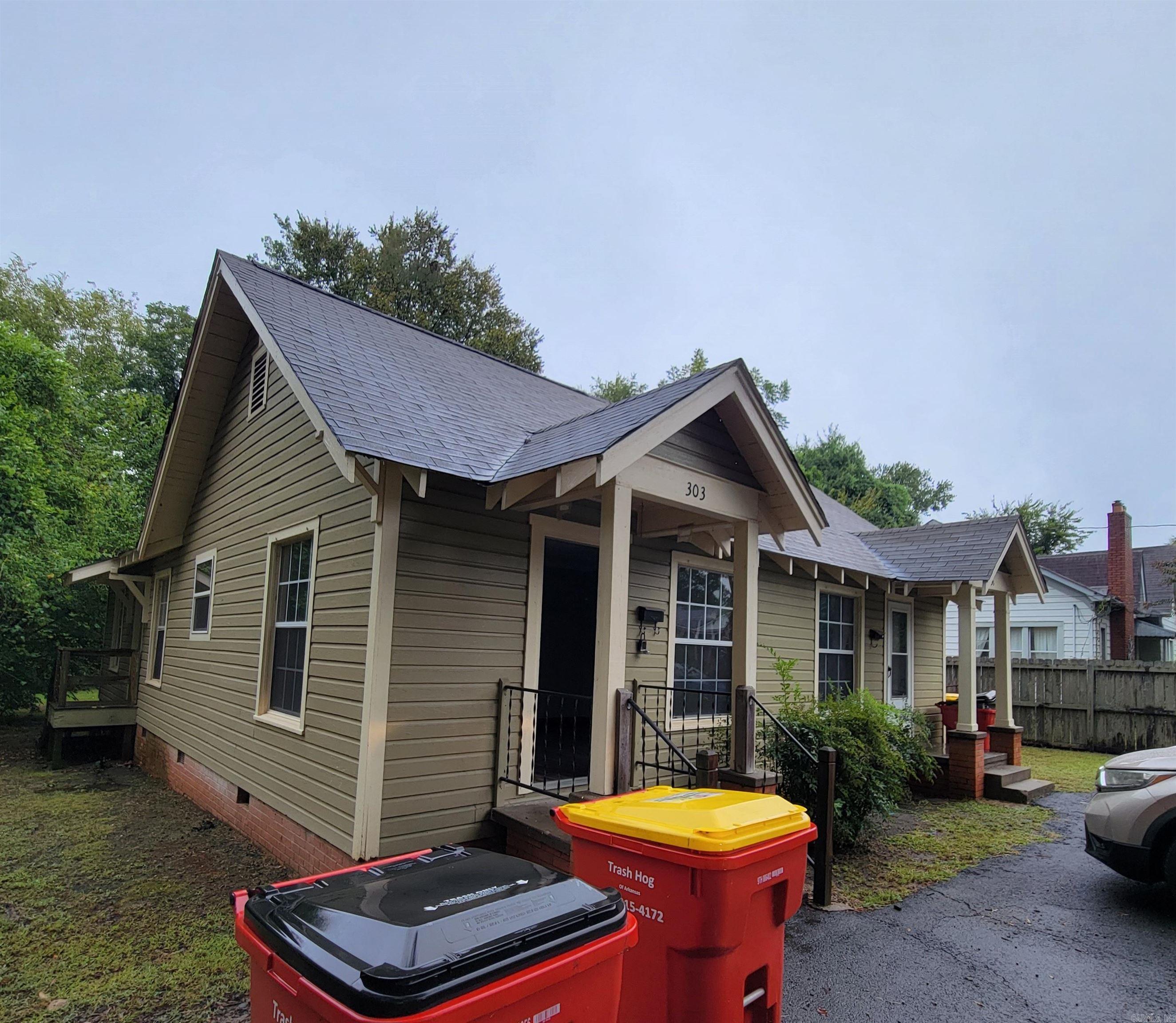 Great investment opportunity in the center of town. This property currently has 1 tenant under a new lease agreement. Some appliances do convey