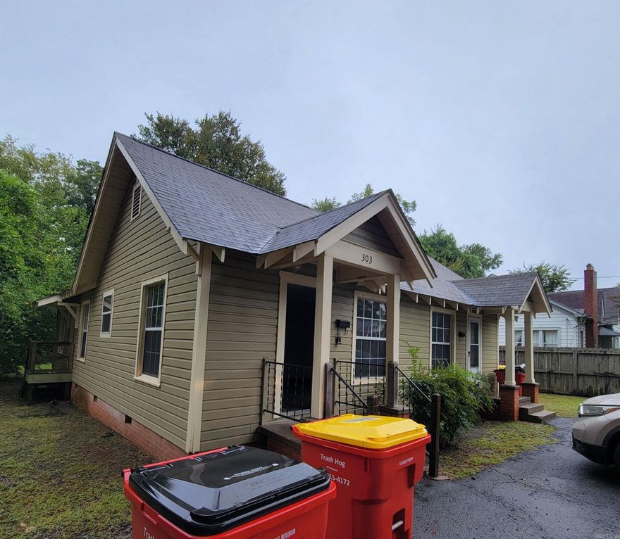 Great investment opportunity in the center of town. This property currently has 1 tenant under a new lease agreement. Some appliances do convey