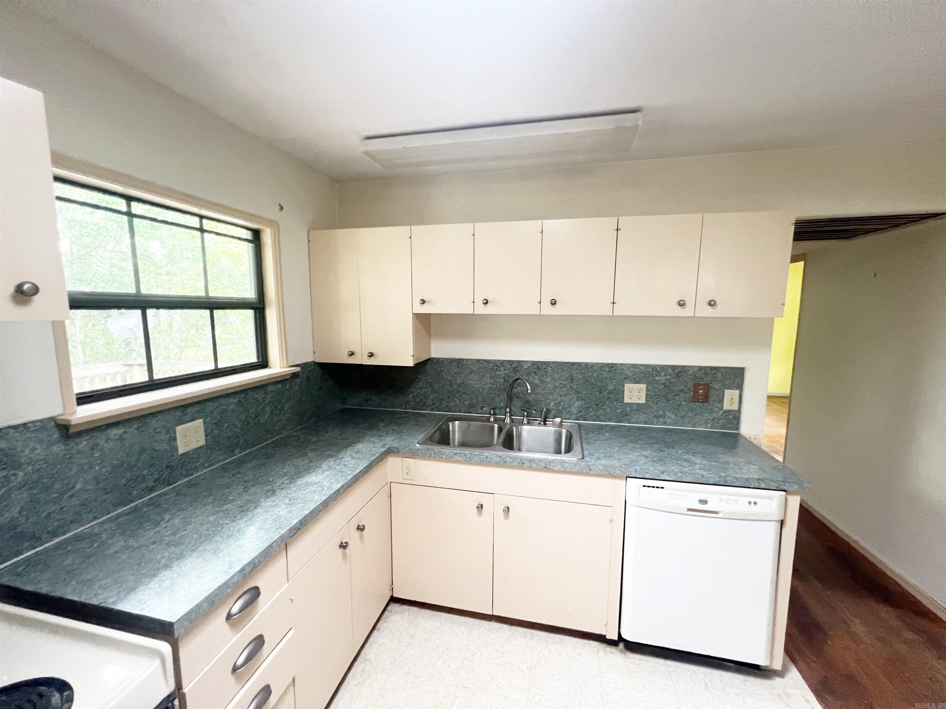 MEADOWCLIFF - Residential