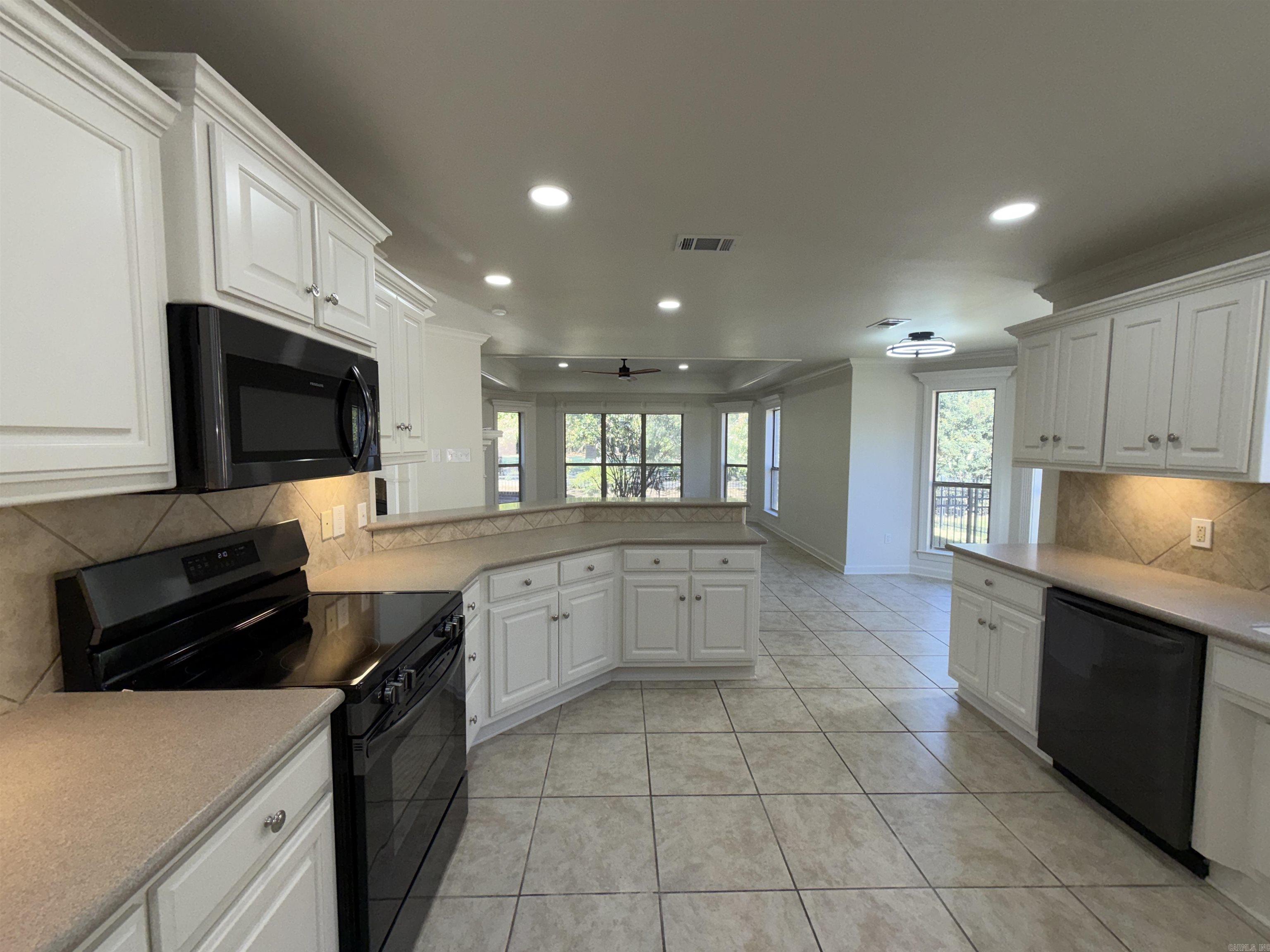 COUNTRY CLUB OF ARK THE - Residential