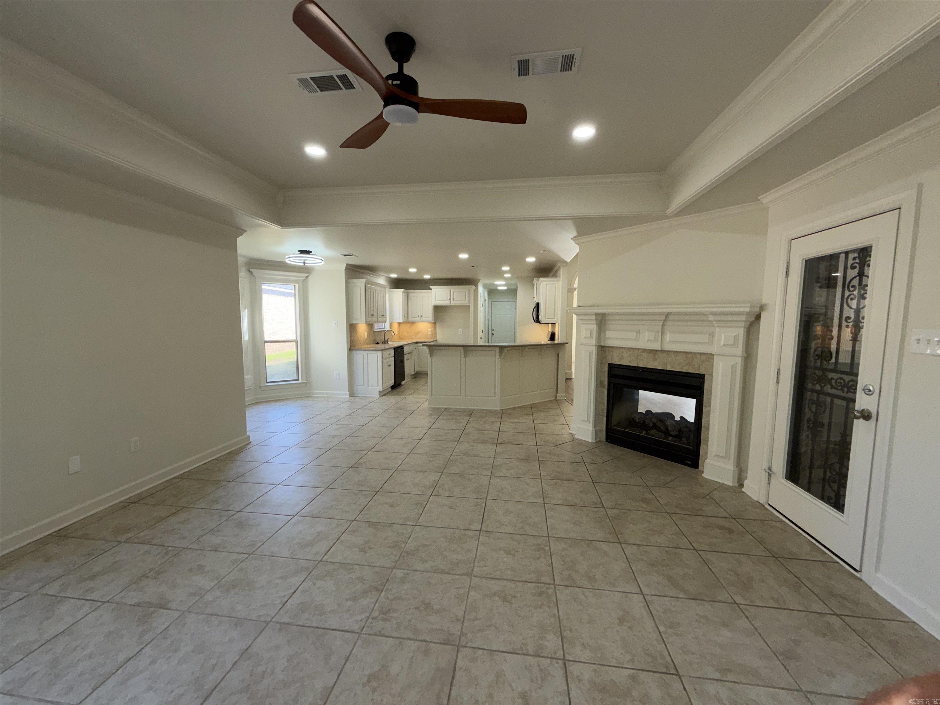 COUNTRY CLUB OF ARK THE - Residential