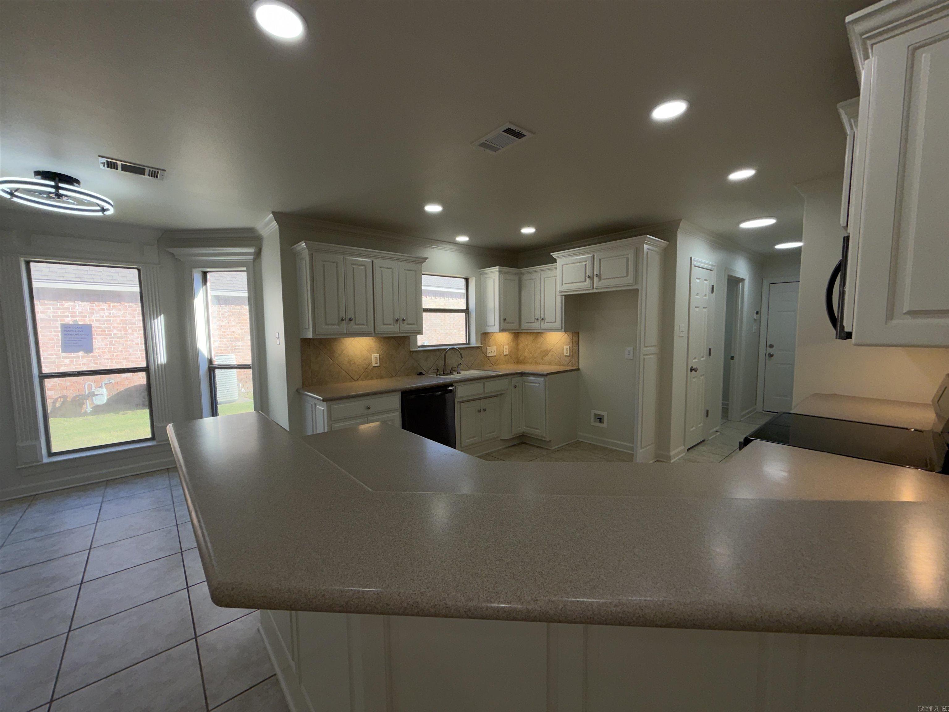 COUNTRY CLUB OF ARK THE - Residential