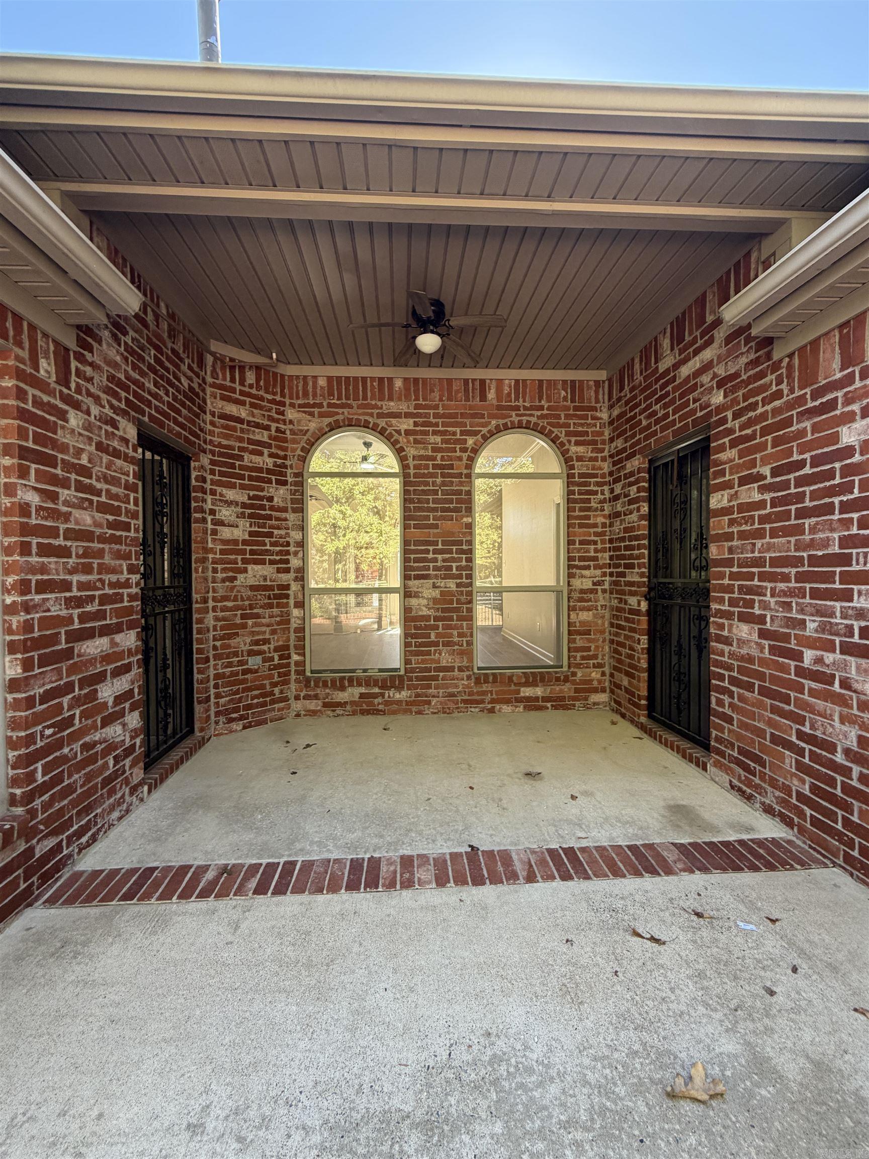 COUNTRY CLUB OF ARK THE - Residential