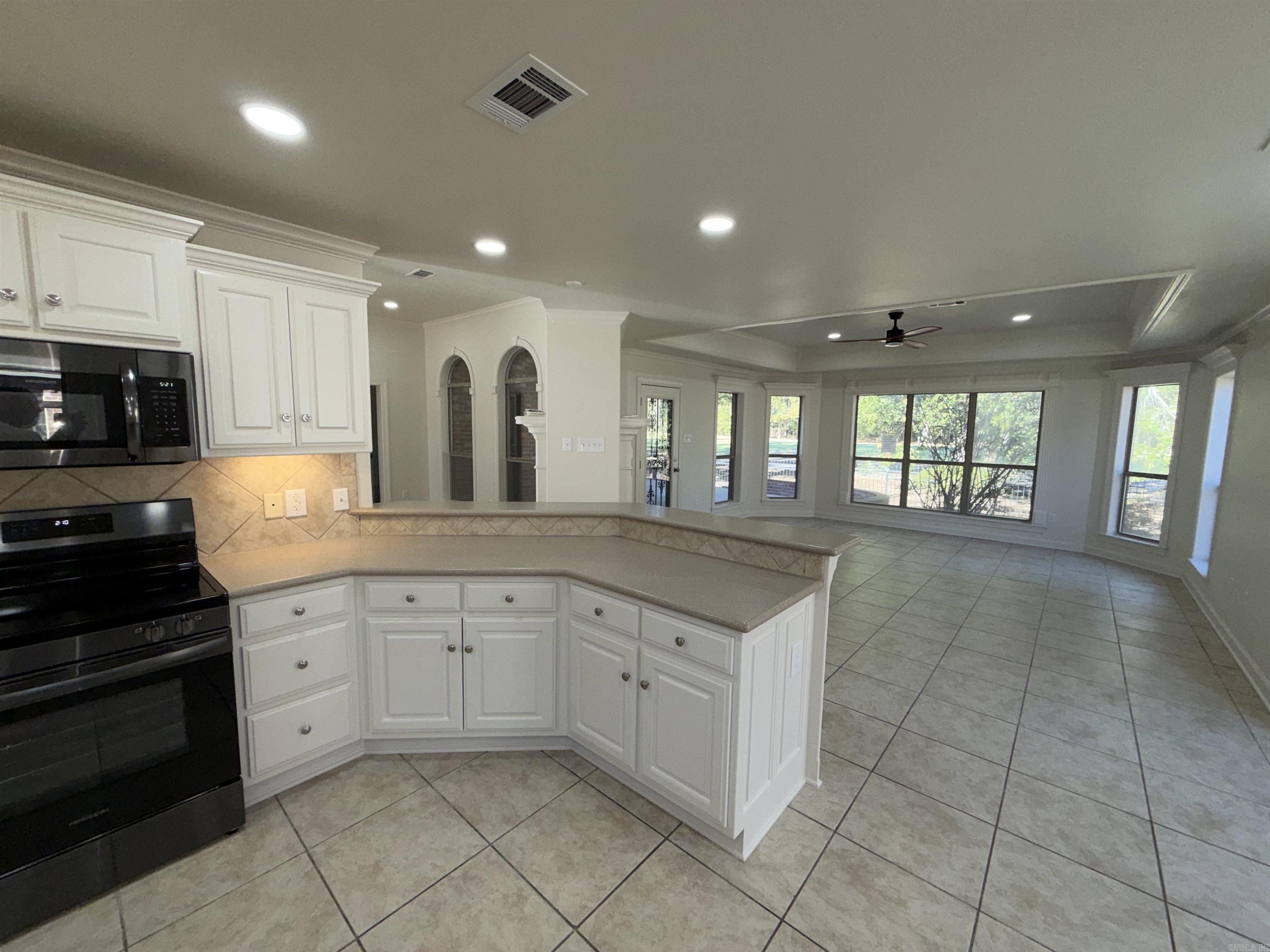 COUNTRY CLUB OF ARK THE - Residential