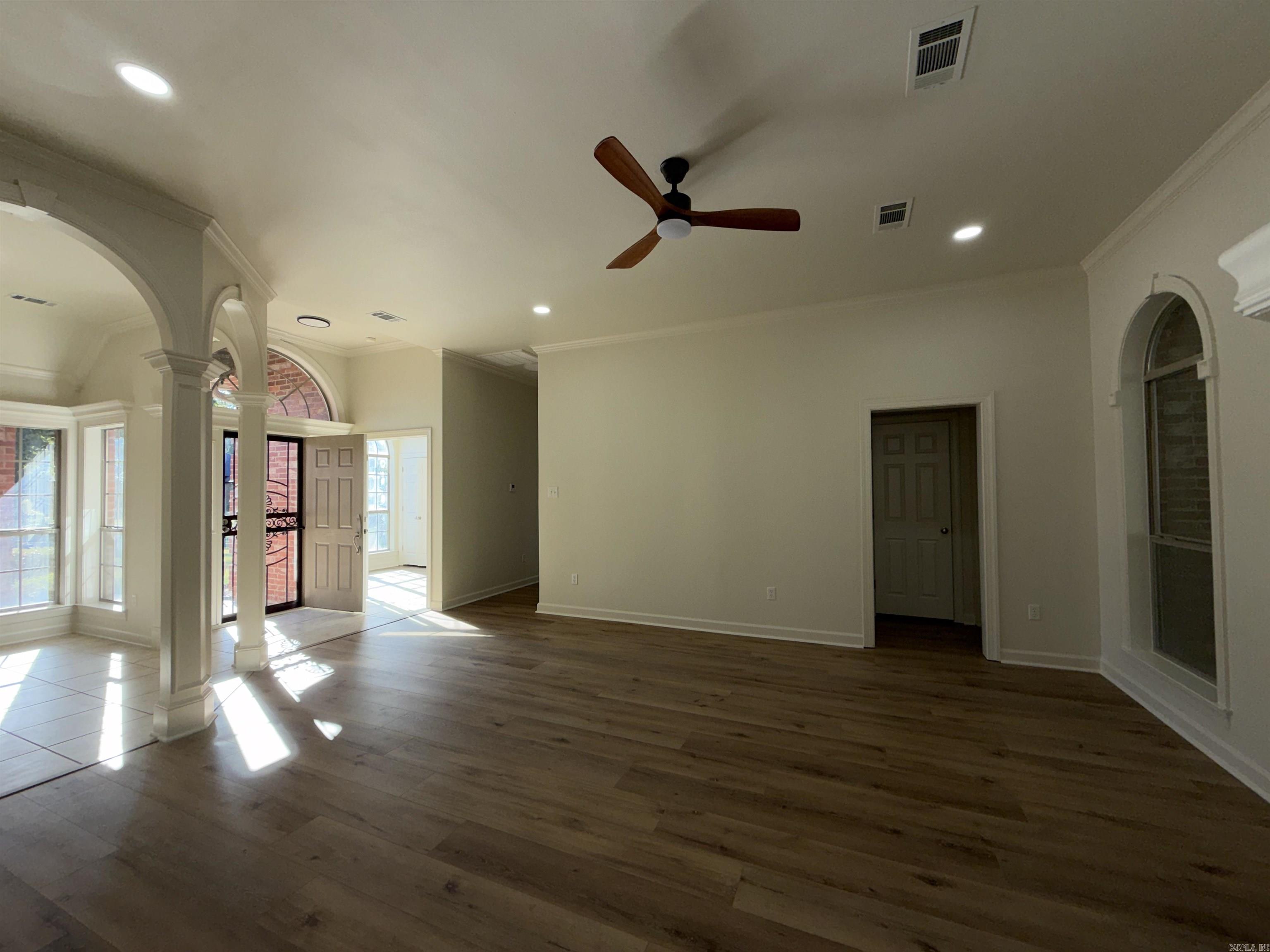 COUNTRY CLUB OF ARK THE - Residential