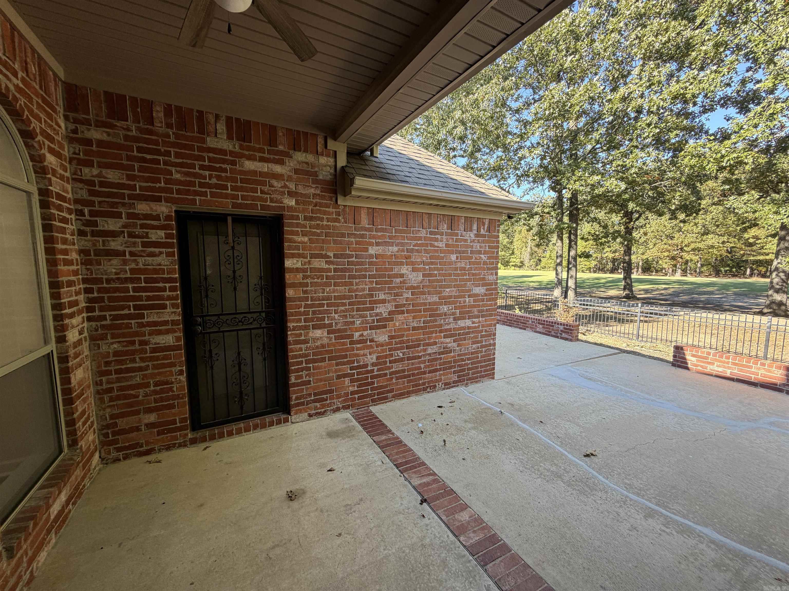 COUNTRY CLUB OF ARK THE - Residential