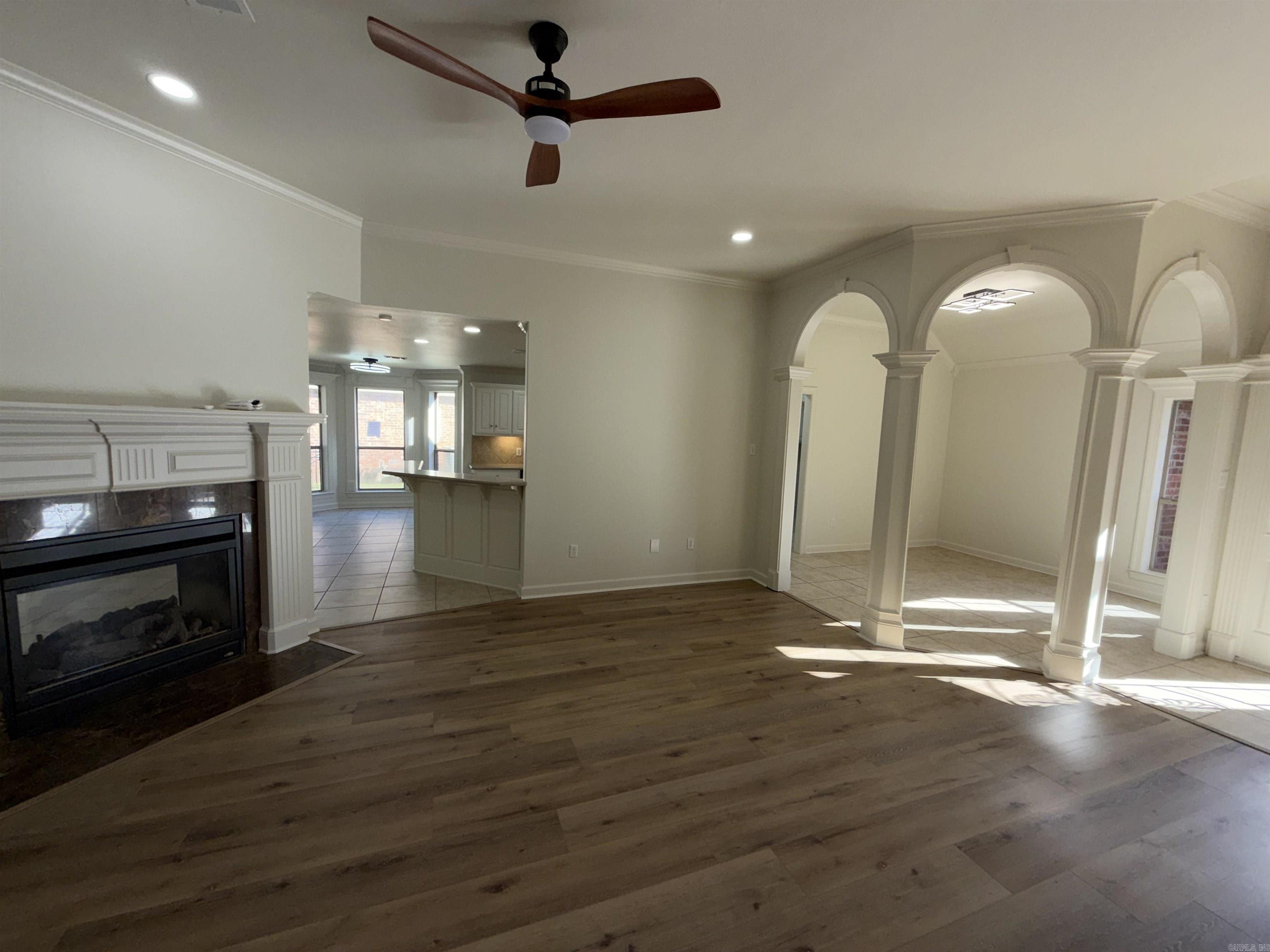 COUNTRY CLUB OF ARK THE - Residential