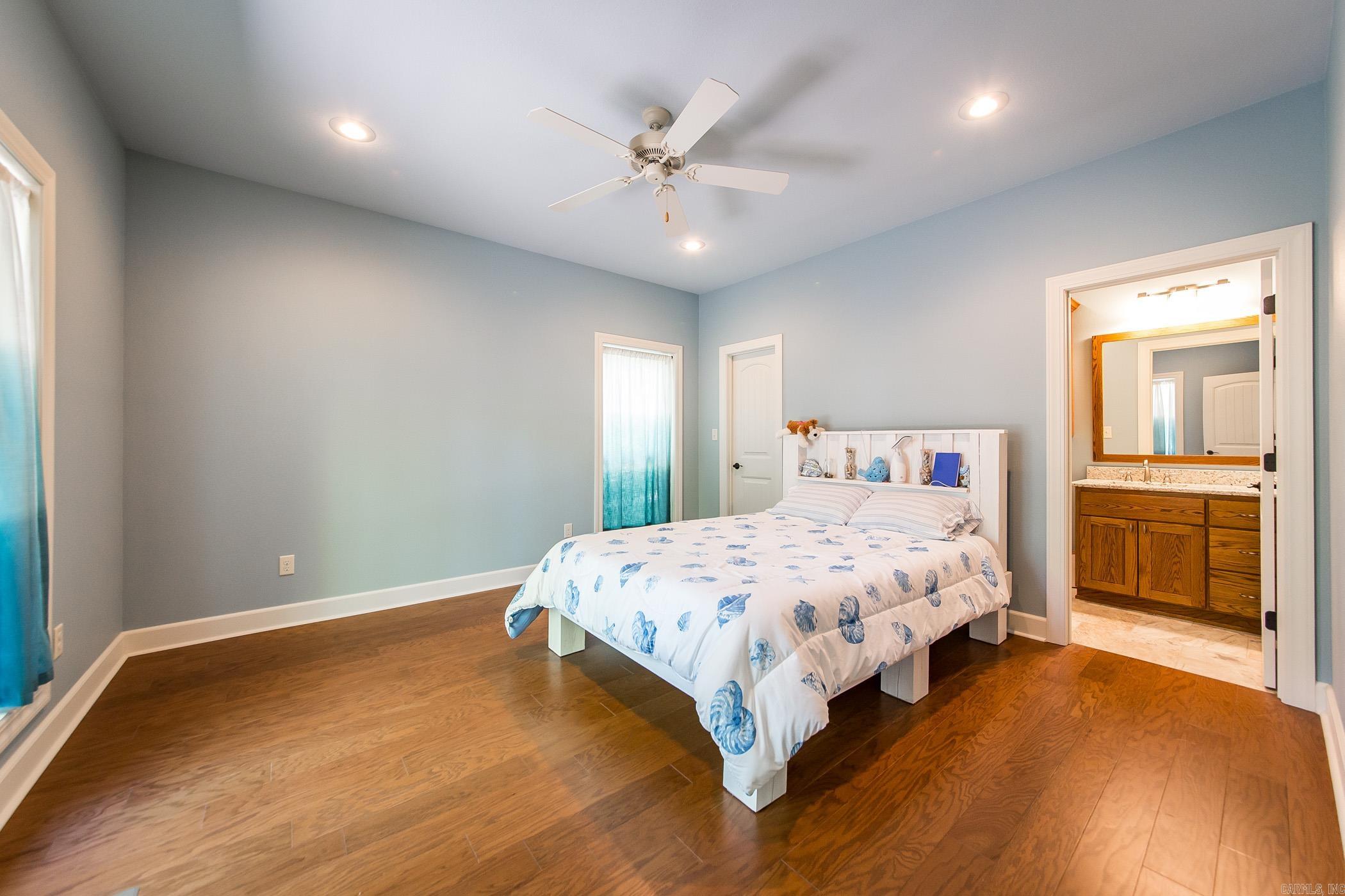 SILVER SHORES - Residential