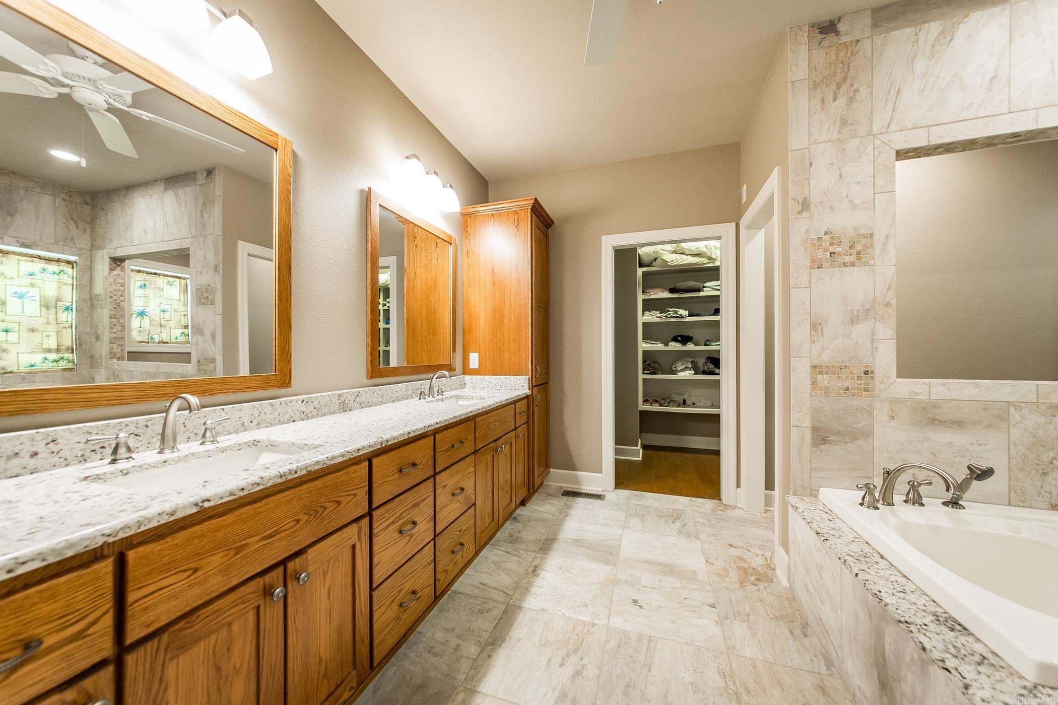SILVER SHORES - Residential
