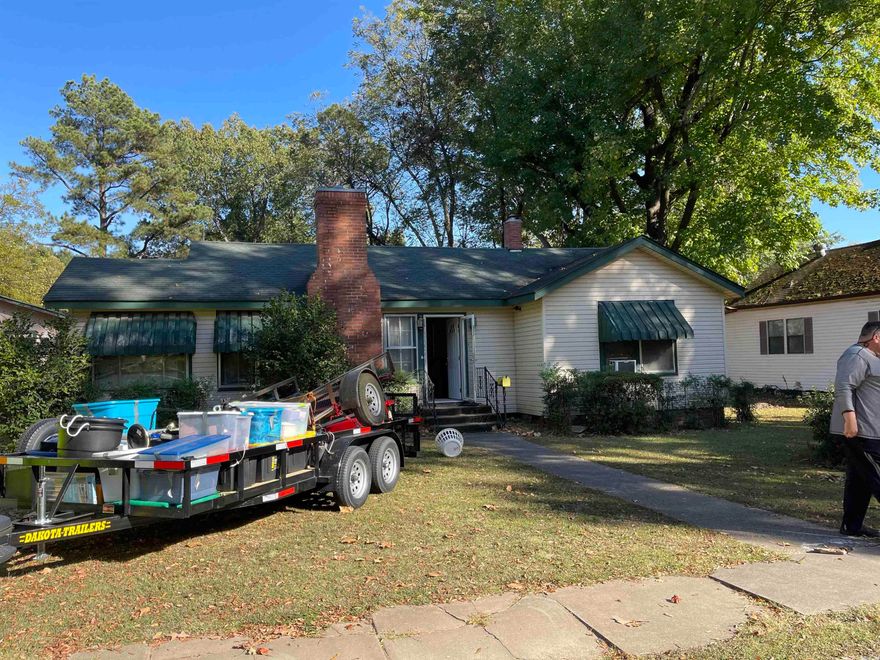 Very nice 3 bedroom 1 bath home with a large back yard and garage/storage shed. Selling due to relocation, jump on this one because it won't last long.