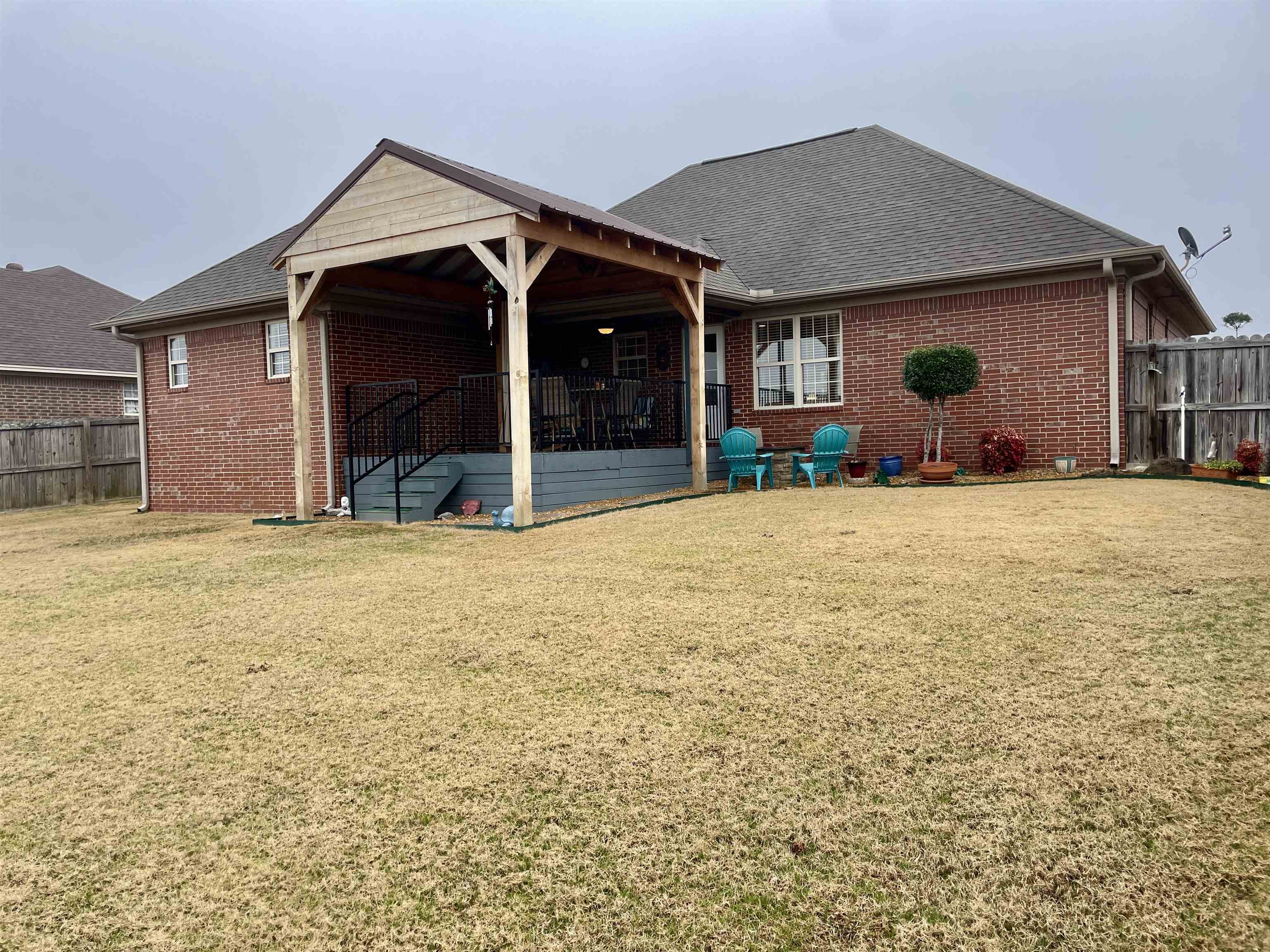 RIVER OAKS - Residential