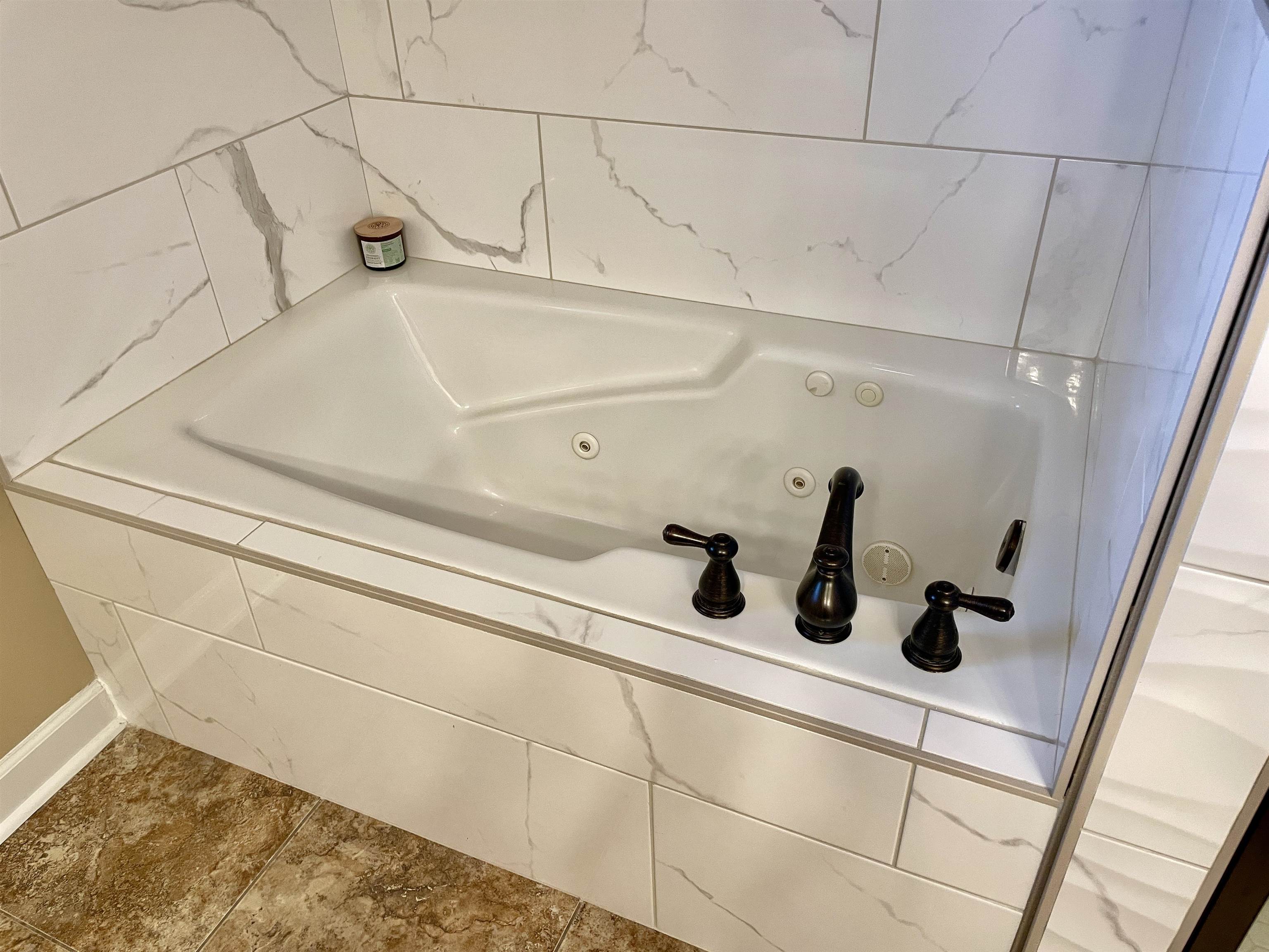 RIVER OAKS - Residential