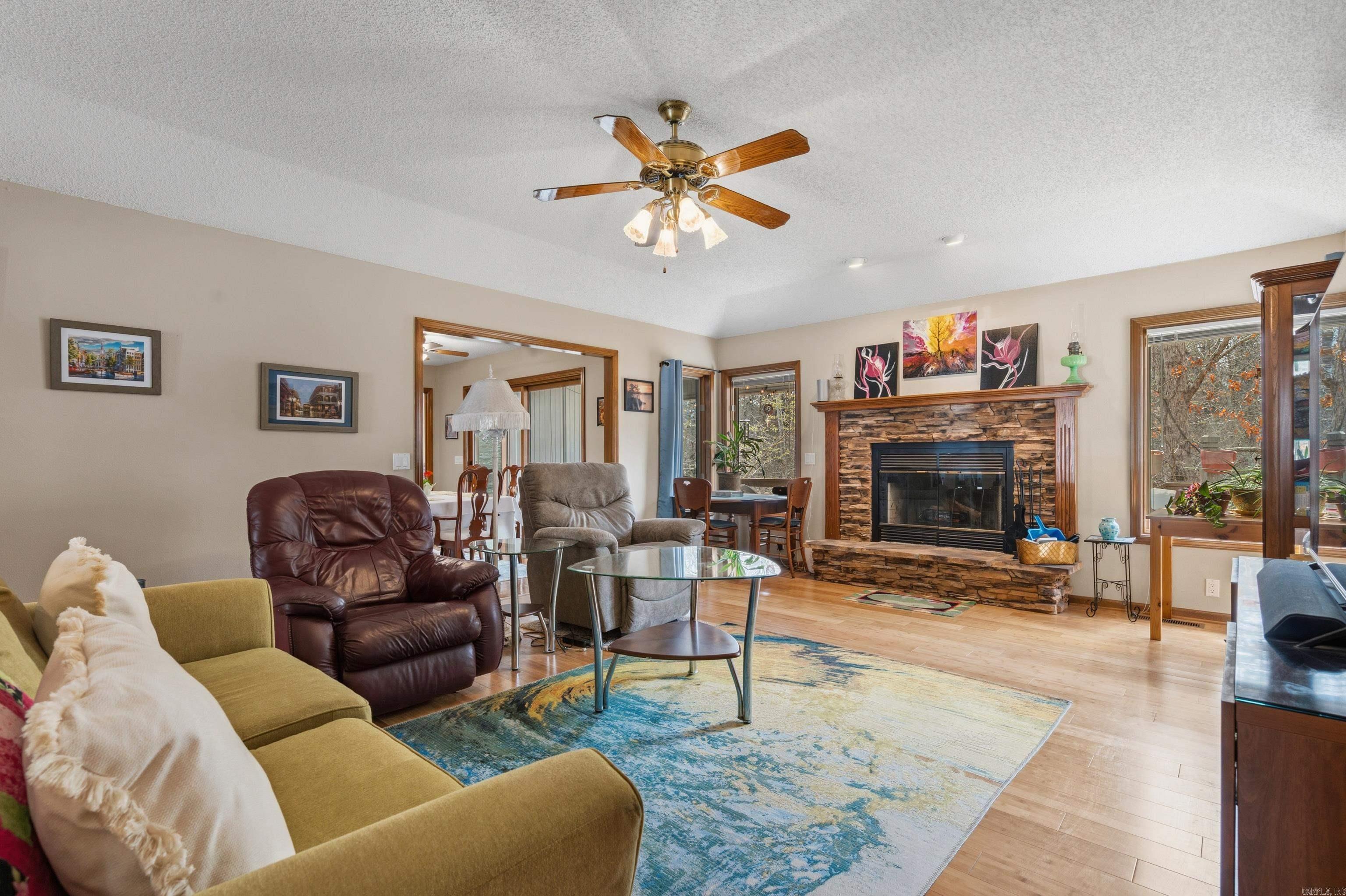 LANZA COURTS - Residential