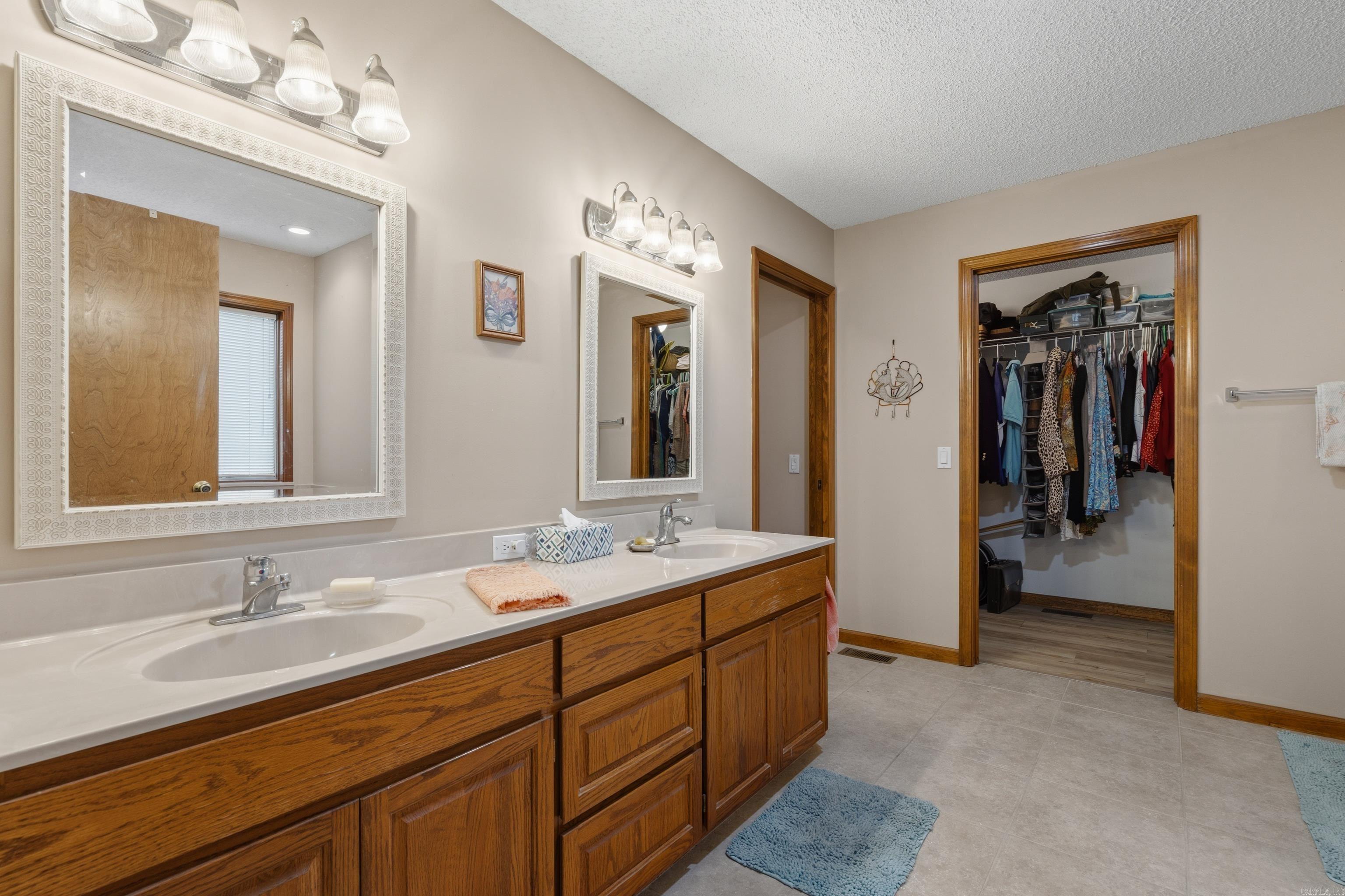 LANZA COURTS - Residential