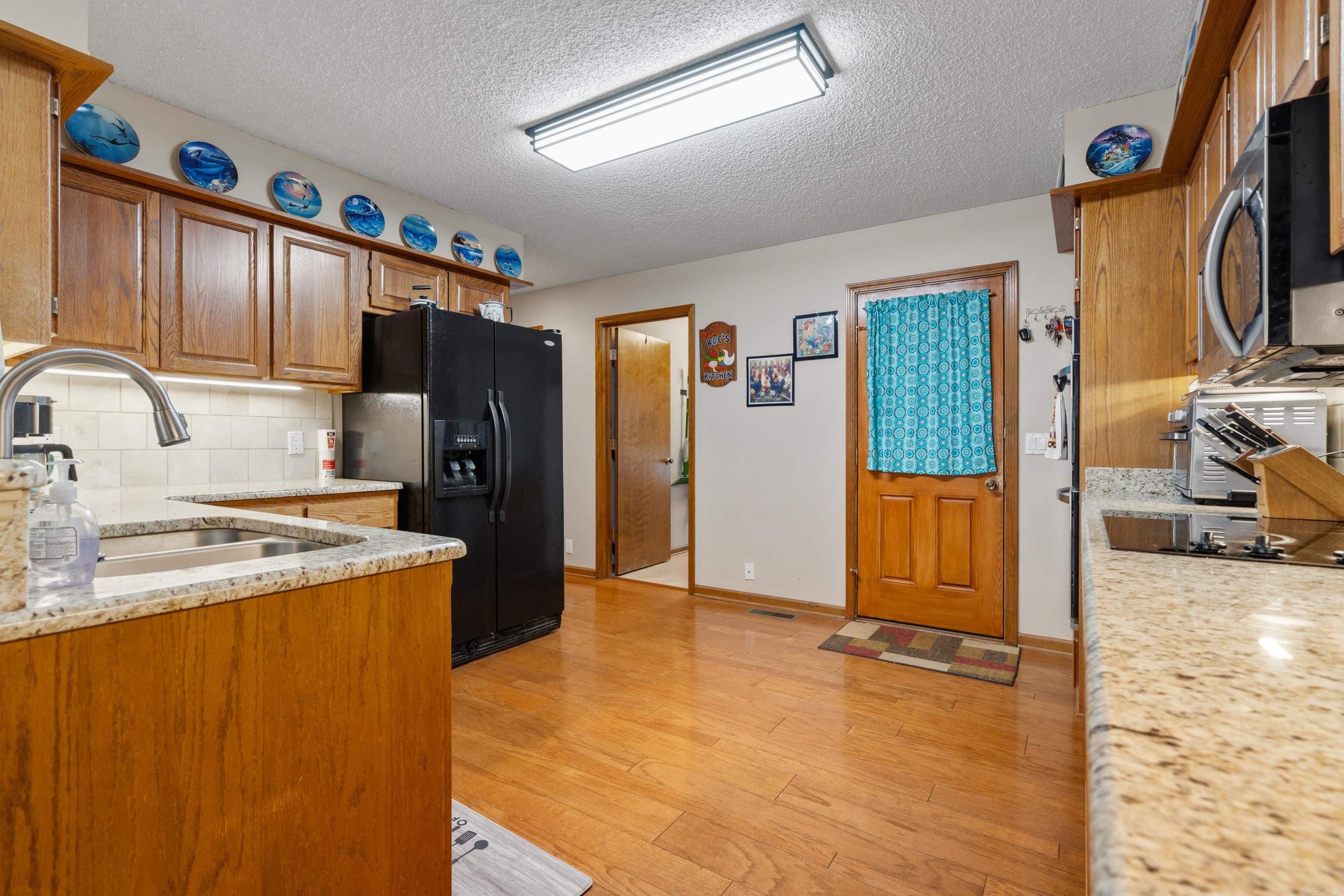 LANZA COURTS - Residential