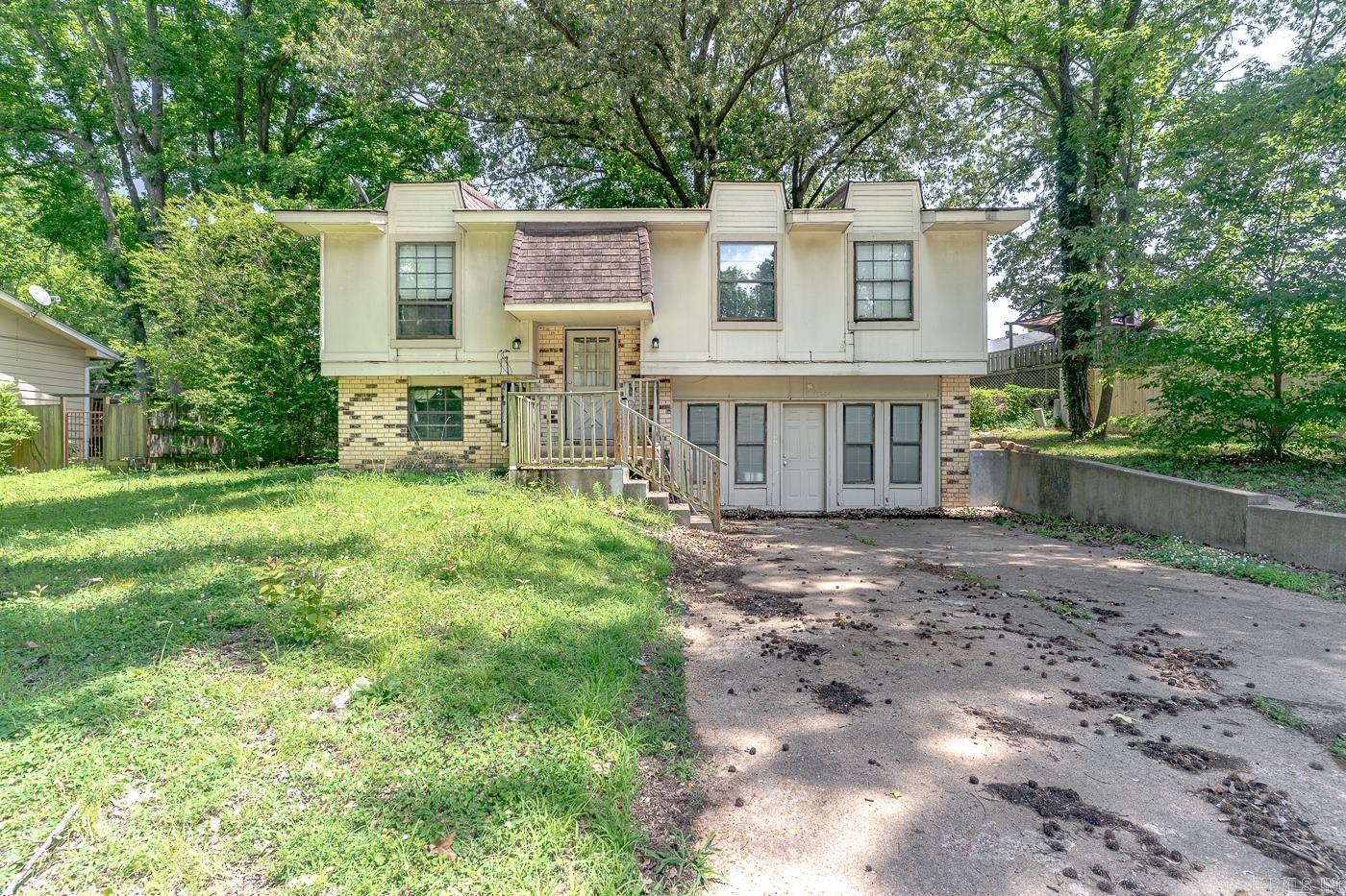 Welcome to Market 1304 Dupwe Drive of Jonesboro, Arkansas. This property features 4 bedrooms, 2 bathrooms, and 2 living spaces. The location is conveniently located near schools and parks. Priced to be sold as is. Call today to make an investment in tomorrow.