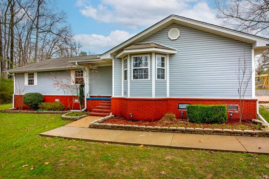 Cute and convenient! Welcome home to 90 Hwy 46 N, located just 6 minutes from downtown Sheridan and 40 minutes from Benton and Pine Bluff. Sitting on 1.21 acres, enjoy your space while being close to all the amenities of town. Boasting a huge walk-in pantry, beautiful maple cabinets, a wood burning fire place, vaulted living room ceiling, 2 car garage, and a fenced in back yard! 3 bed, 2 bath, 1648 Sq ft. Sheridan School District, and the perfect place for your family.   AGENTS SEE REMARKS