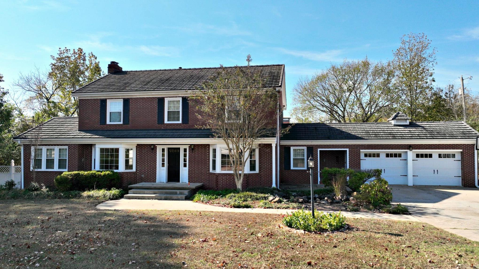 Halls Second - Residential