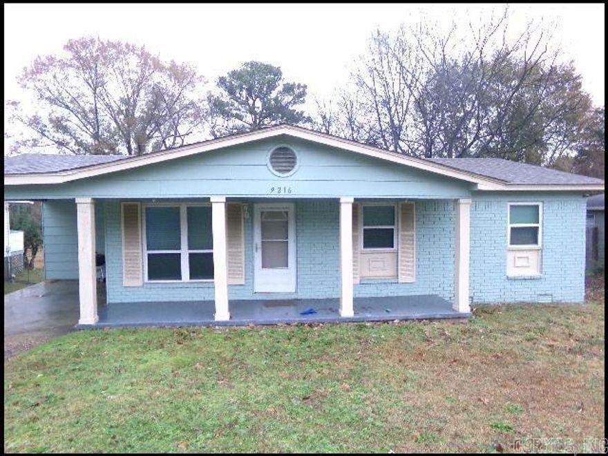 *LITTLE ROCK* LOVELY HOME IN CLOVER HILL PLACE SUBDIVISION!! This 3 Bedroom And 2 Bath Home Features Carpet And Wood Throughout! Kitchen Includes Eat-In Dining, Refrigerator, Disposal & Dishwasher. AVAILABLE NOW!  <a href='https://raineyrealty.com/virtualtour.php?r=G4Inbz'> Click here for a 360° Virtual Tour</a>