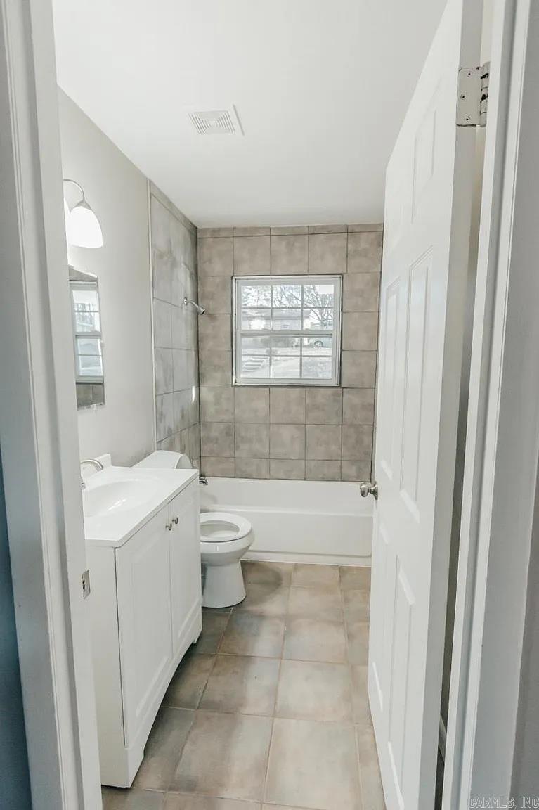 WAKEFIELD VILLAGE - Residential