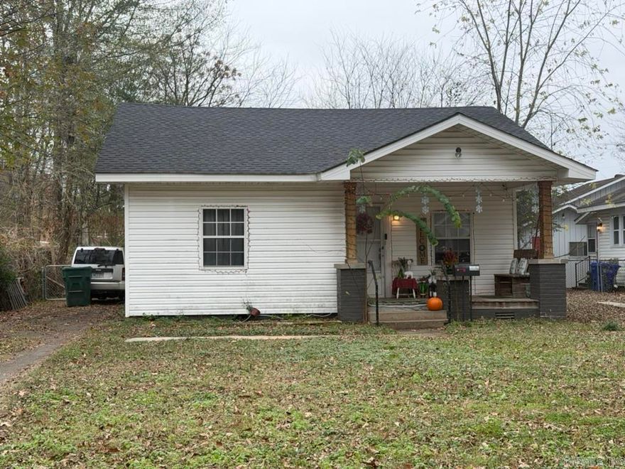 Charming 2BR 1BA home in the heart of Conway! This property makes a great starter home or investment opportunity, offering a surprisingly spacious feel throughout. Enjoy a nice-sized kitchen, comfortable living areas, and a large backyard perfect for outdoor living, pets, or future projects. Located in an established neighborhood just minutes from CBC, UCA, shopping, and everyday conveniences. Agents see remarks.