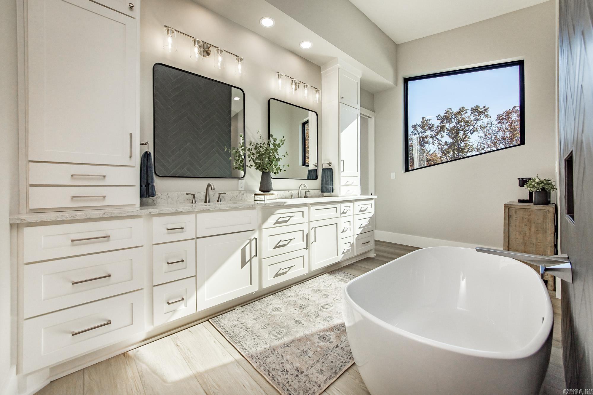 INDIAN HILLS - Residential