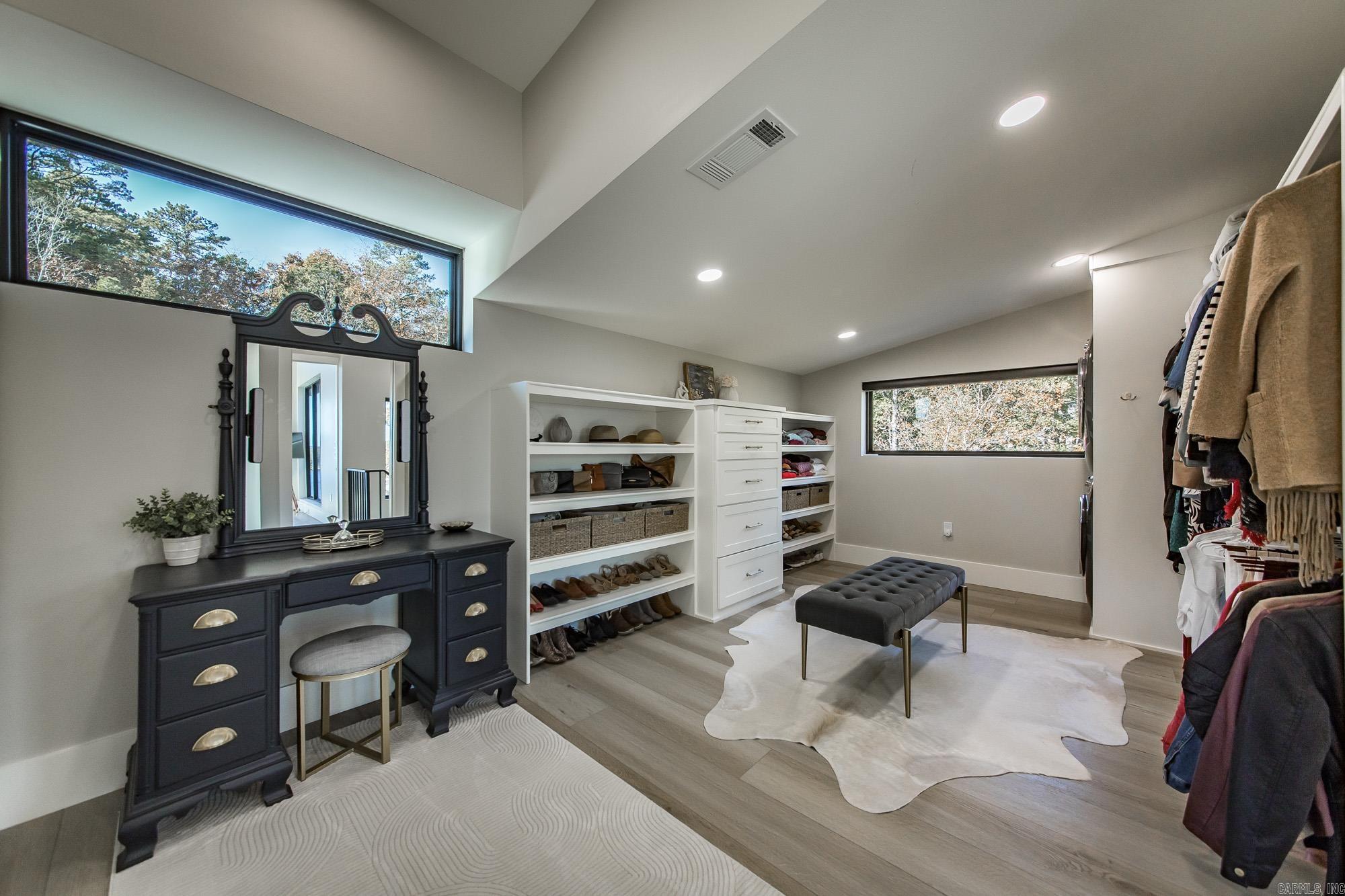 INDIAN HILLS - Residential