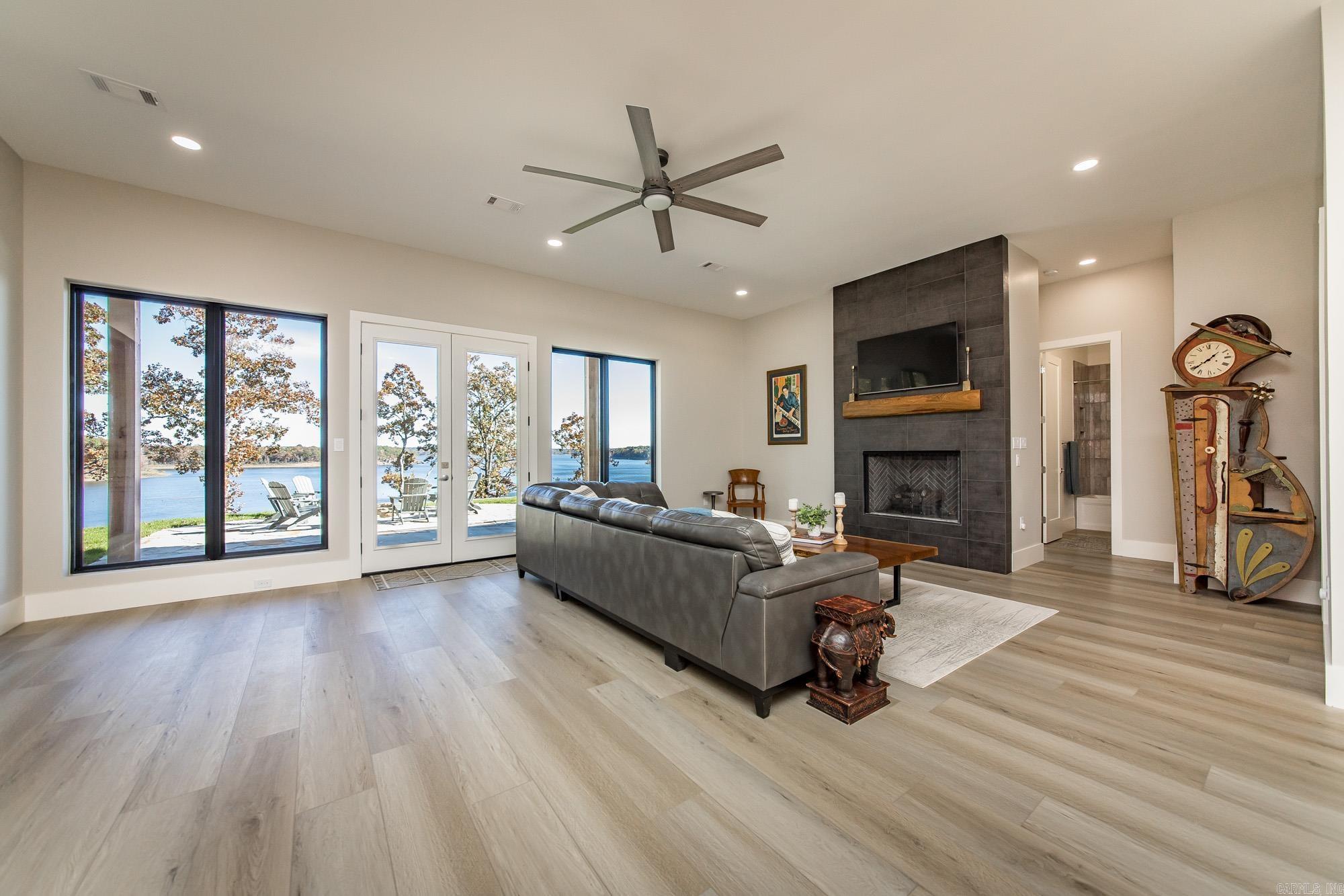 INDIAN HILLS - Residential