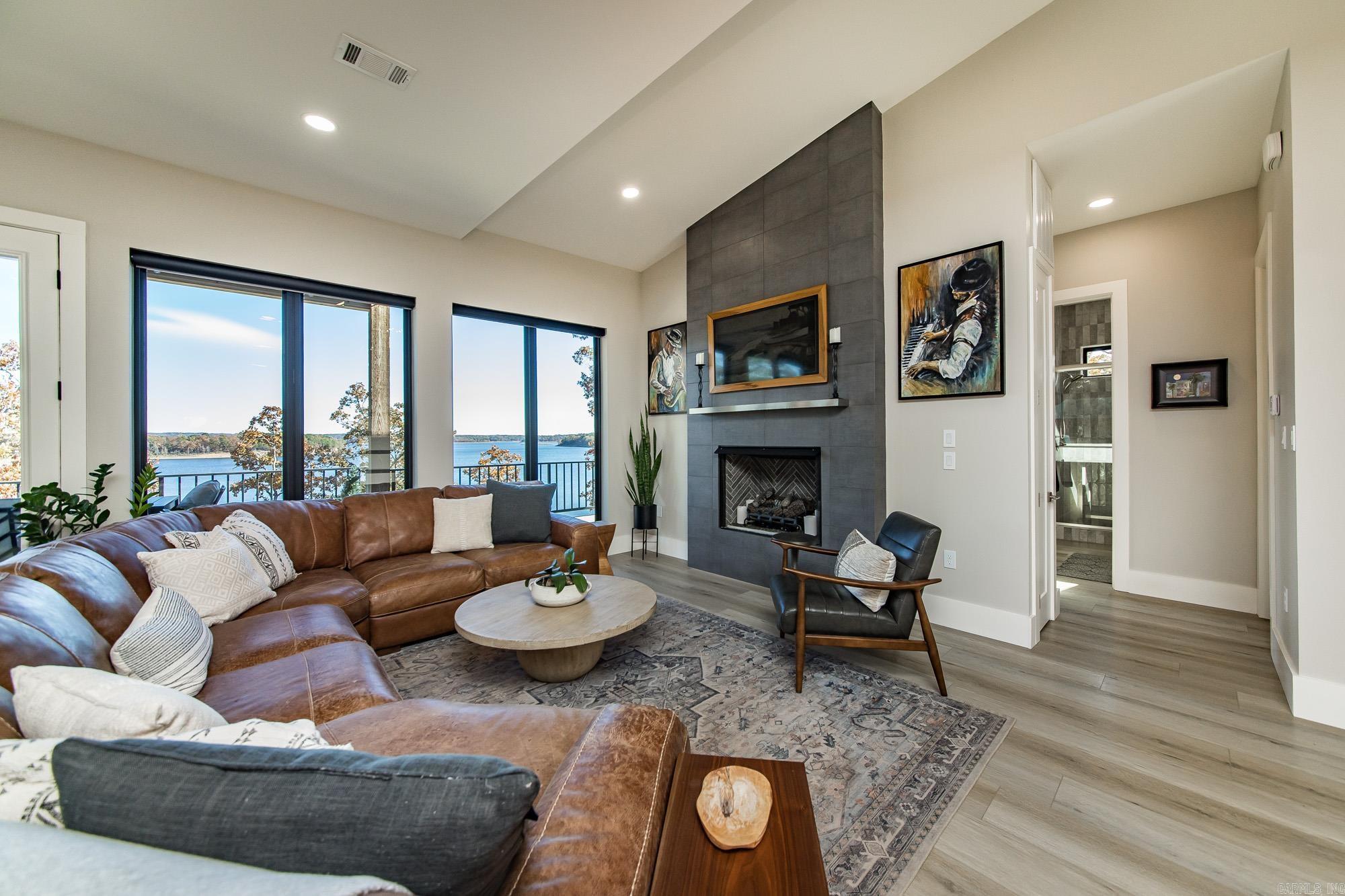 INDIAN HILLS - Residential