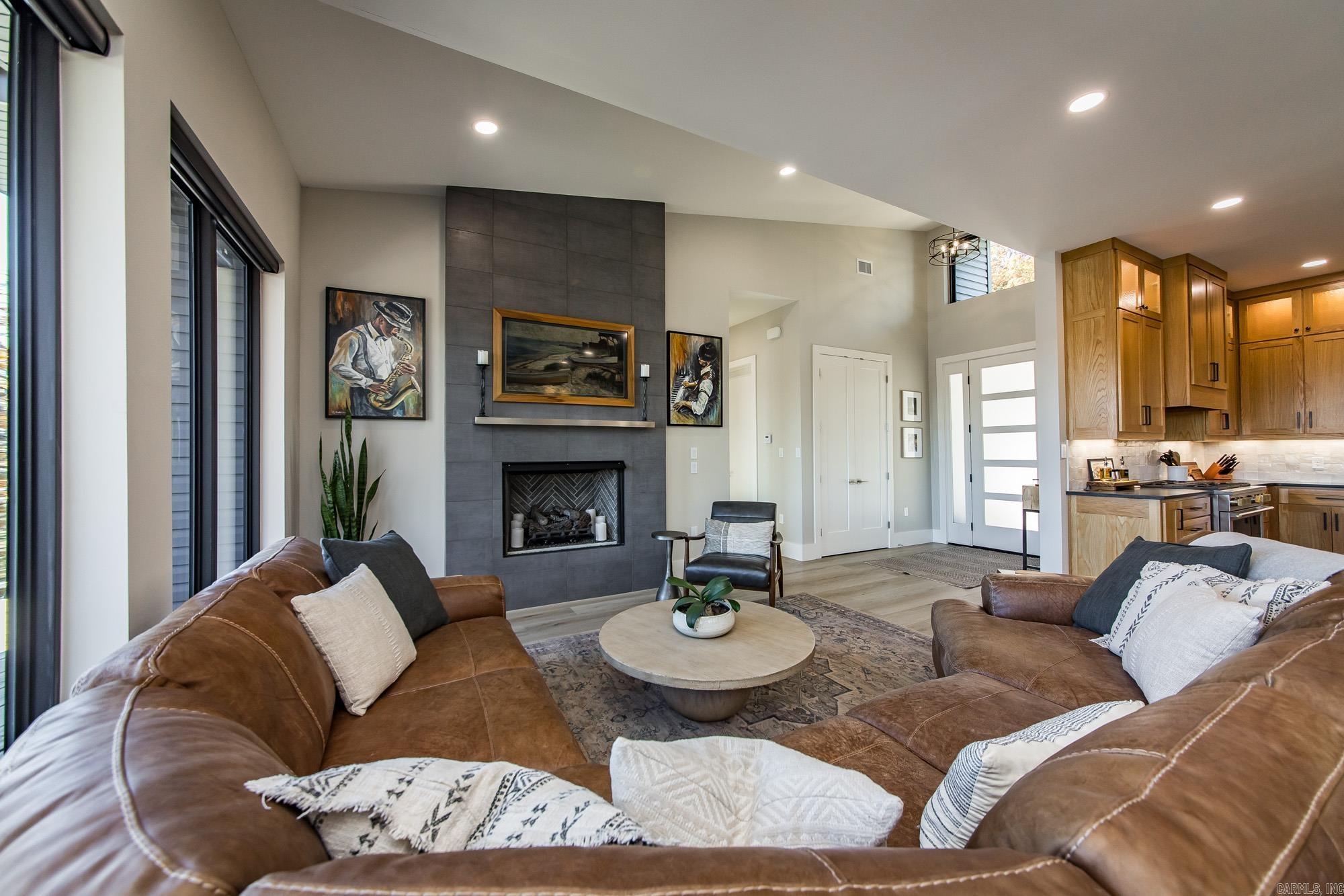 INDIAN HILLS - Residential