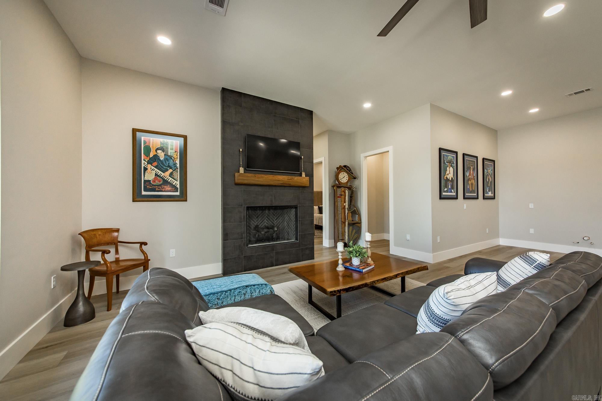 INDIAN HILLS - Residential