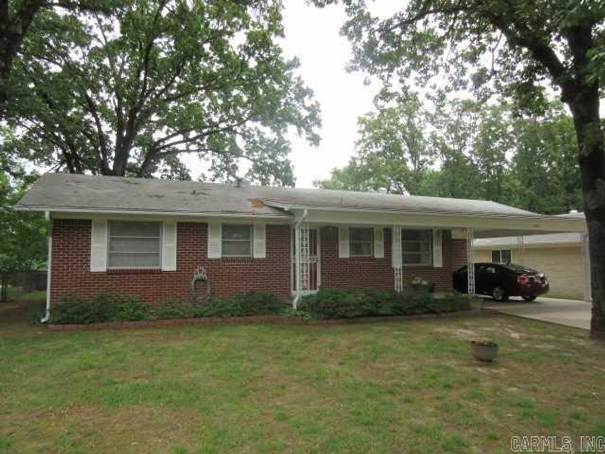 Super cute little starter home!  bed, 1 bath, 1217 sqft. on over half an acre! Gorgeous hardwood floors throughout! Amazing back porch!