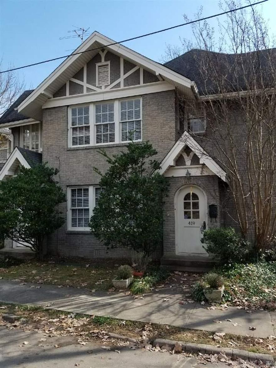 Beautiful Hillcrest Condo for Rent! Located right off of Kavanaugh Blvd in the desirable Hillcrest Historic District! Enjoy walking to great local shopping and restaurants. A must see!  Move in special- First month half off rent!