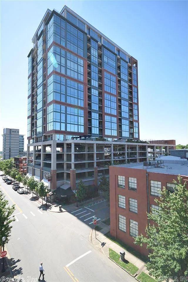 2 Bd / 2 Ba condo in River Market Tower