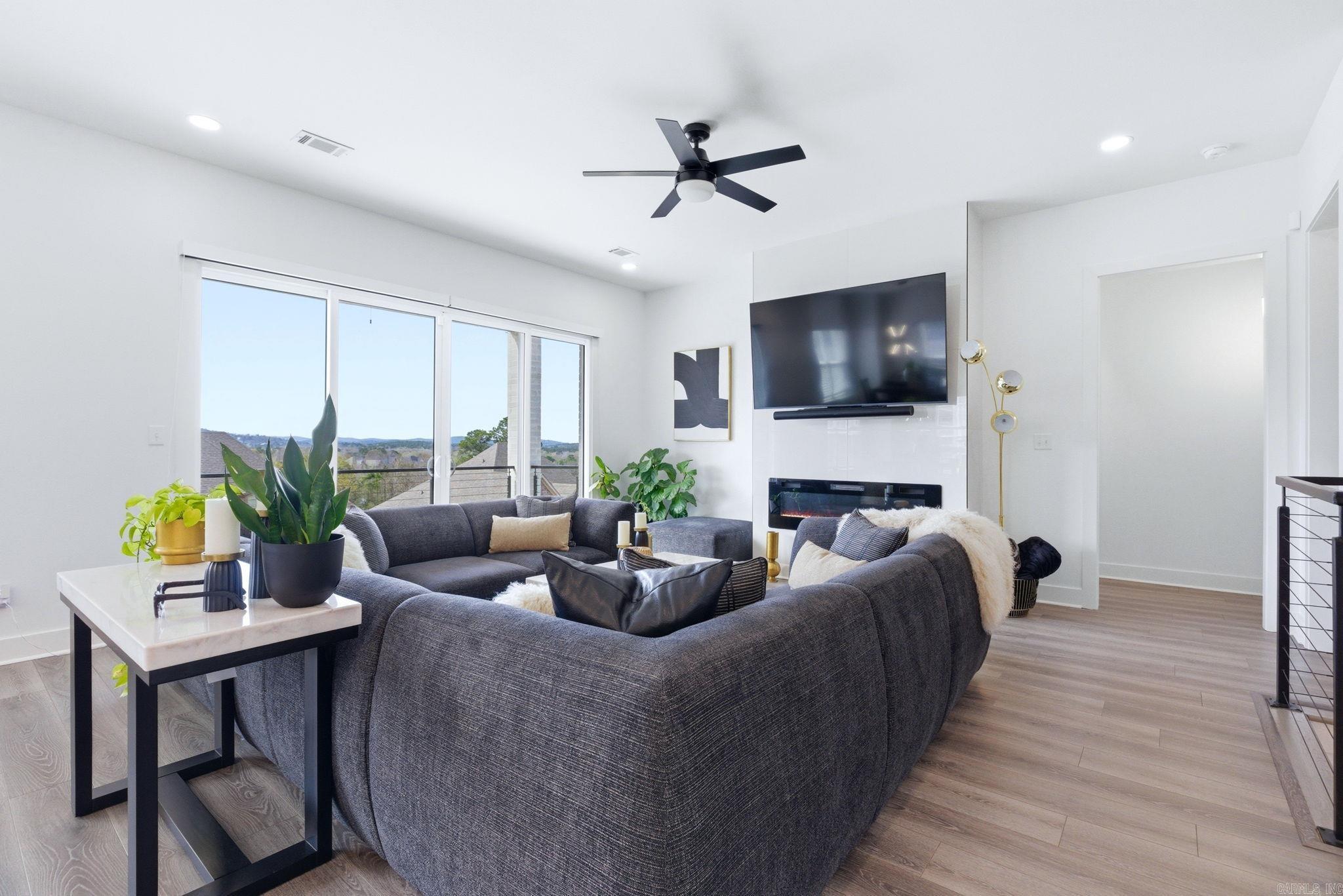 CHENAL VALLEY TOURNAY CIRCLE - Residential