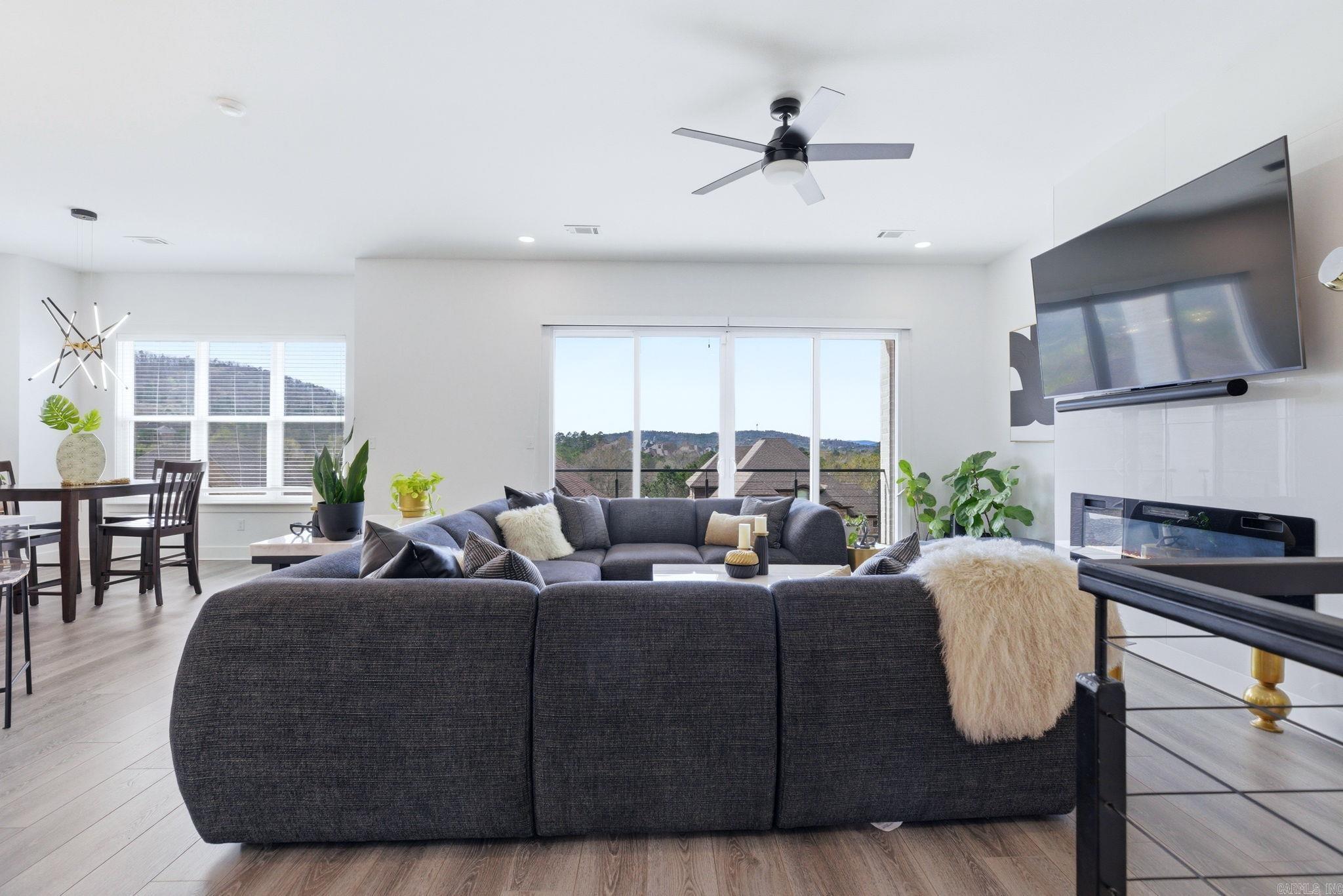 CHENAL VALLEY TOURNAY CIRCLE - Residential