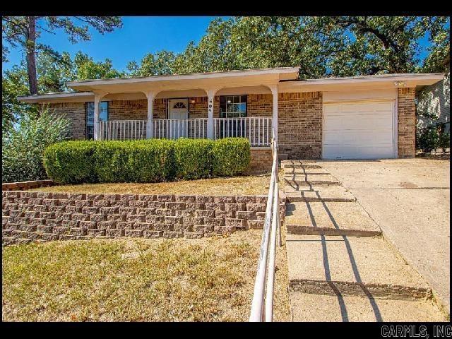*WEST LITTLE ROCK* STUNNING HOME IN PARK RUBY SUBDIVISION!! This 3 Bedroom And 2 Bath Home Features 1,284 Sqft! Gas Range And Dishwasher Included In Kitchen! Vinyl Flooring Throughout! 1 Car Garage For Parking! PET FRIENDLY!! AVAILABLE MID TO LATE AUGUST 2025!!!