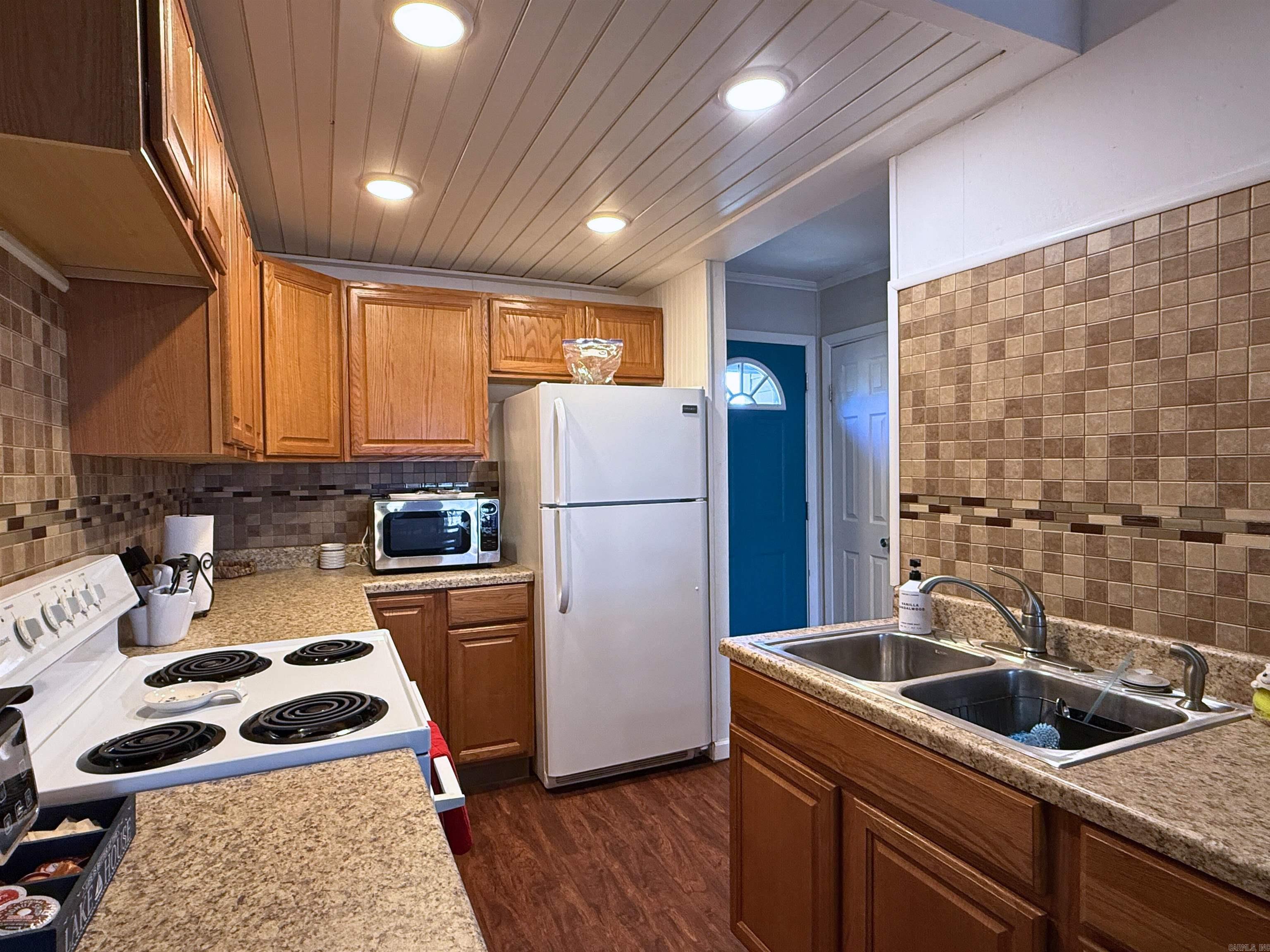 CHELSEA GLADE CONDO - Residential