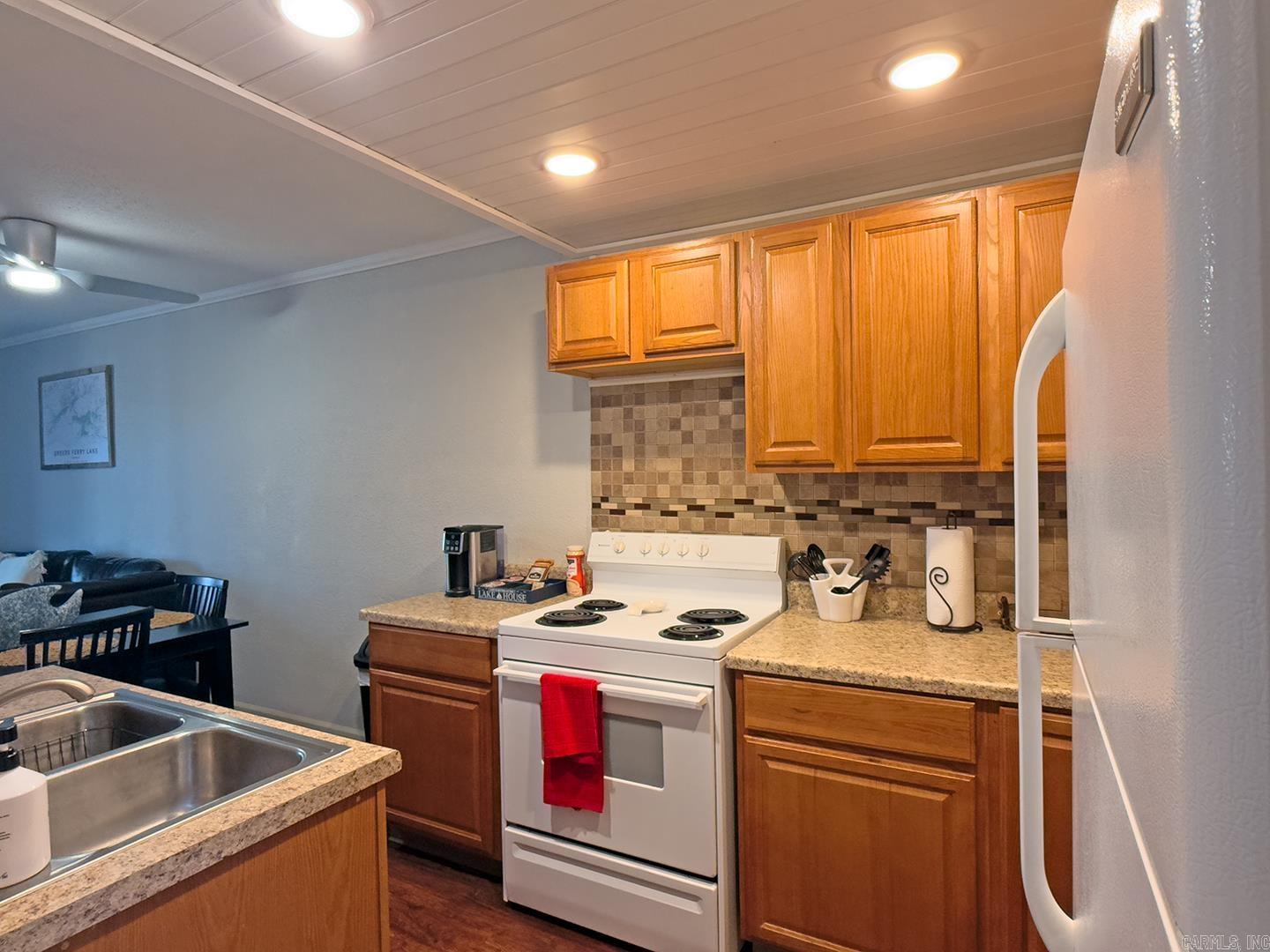 CHELSEA GLADE CONDO - Residential