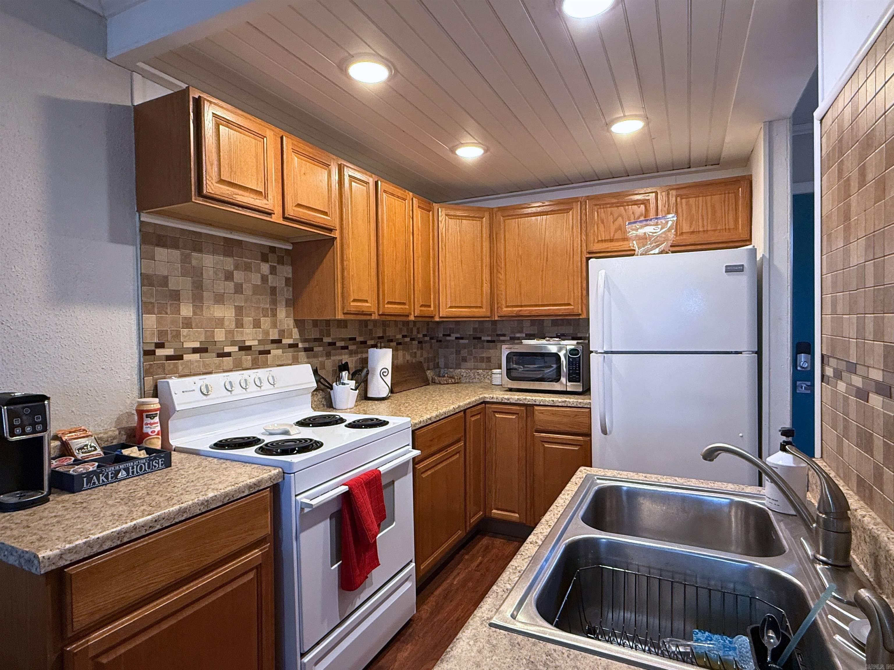 CHELSEA GLADE CONDO - Residential